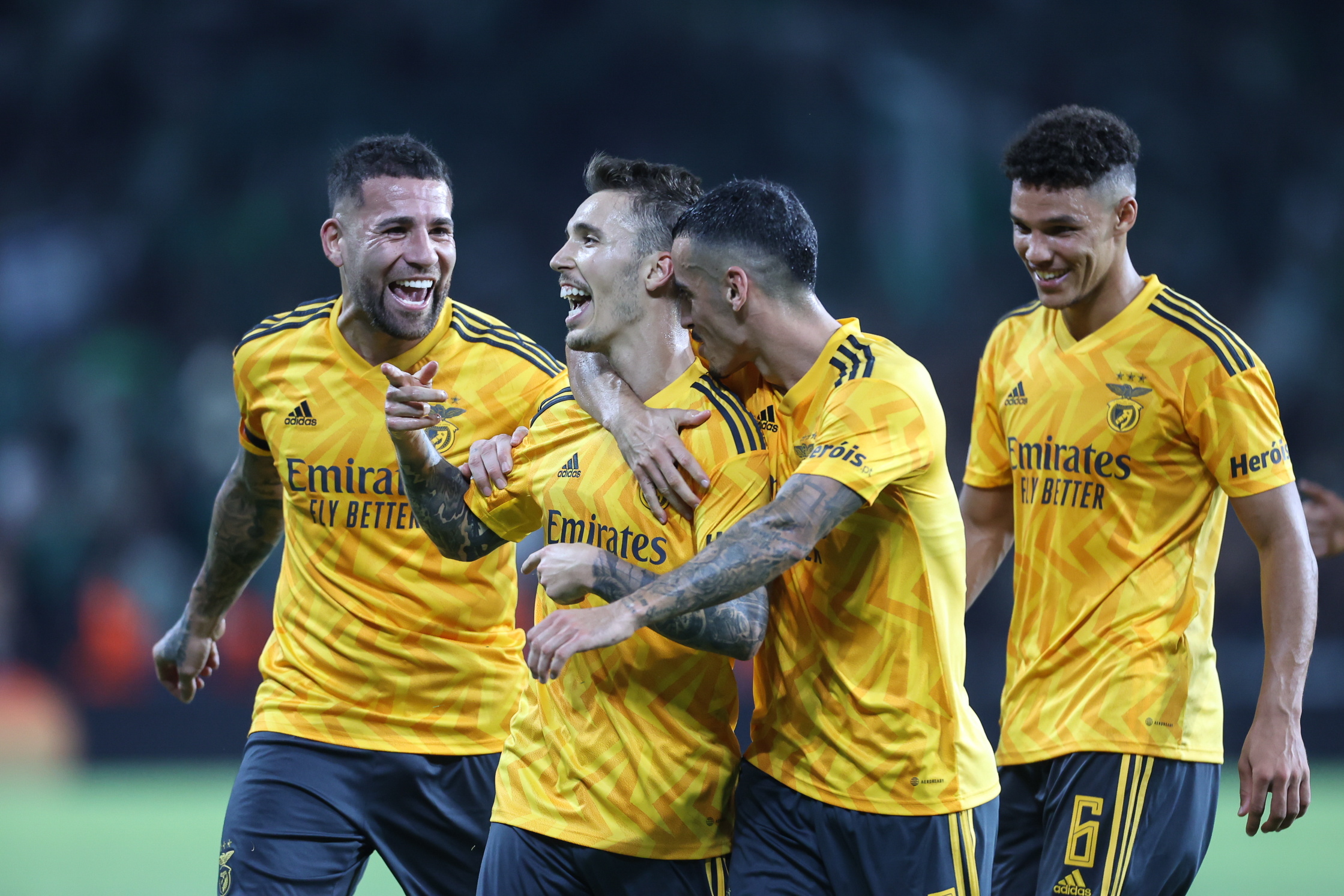 Benfica goleia Maccabi Haiifa e conquista Grupo H