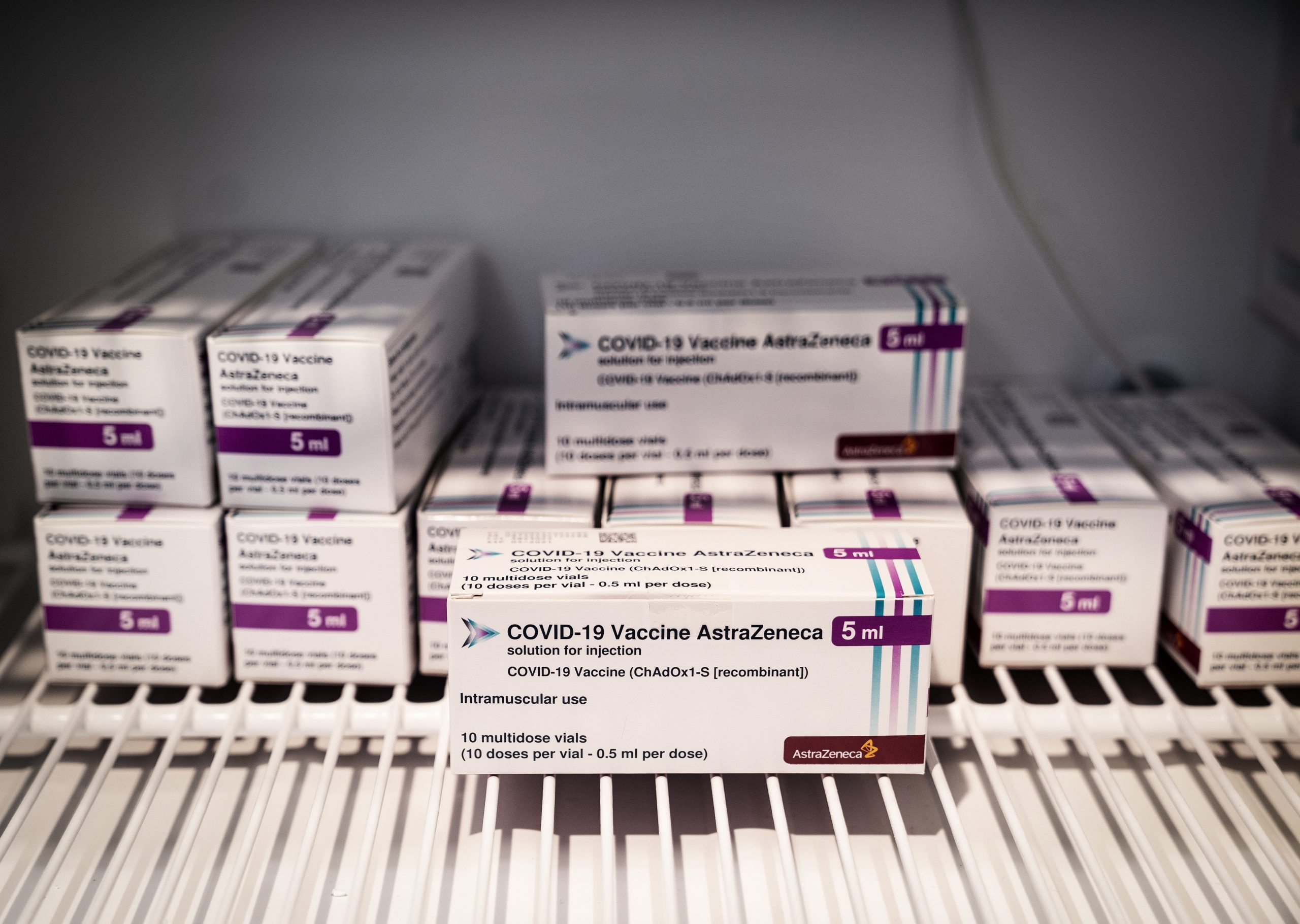 Dinamarca mantém vacina da AstraZeneca suspensa mais três semanas