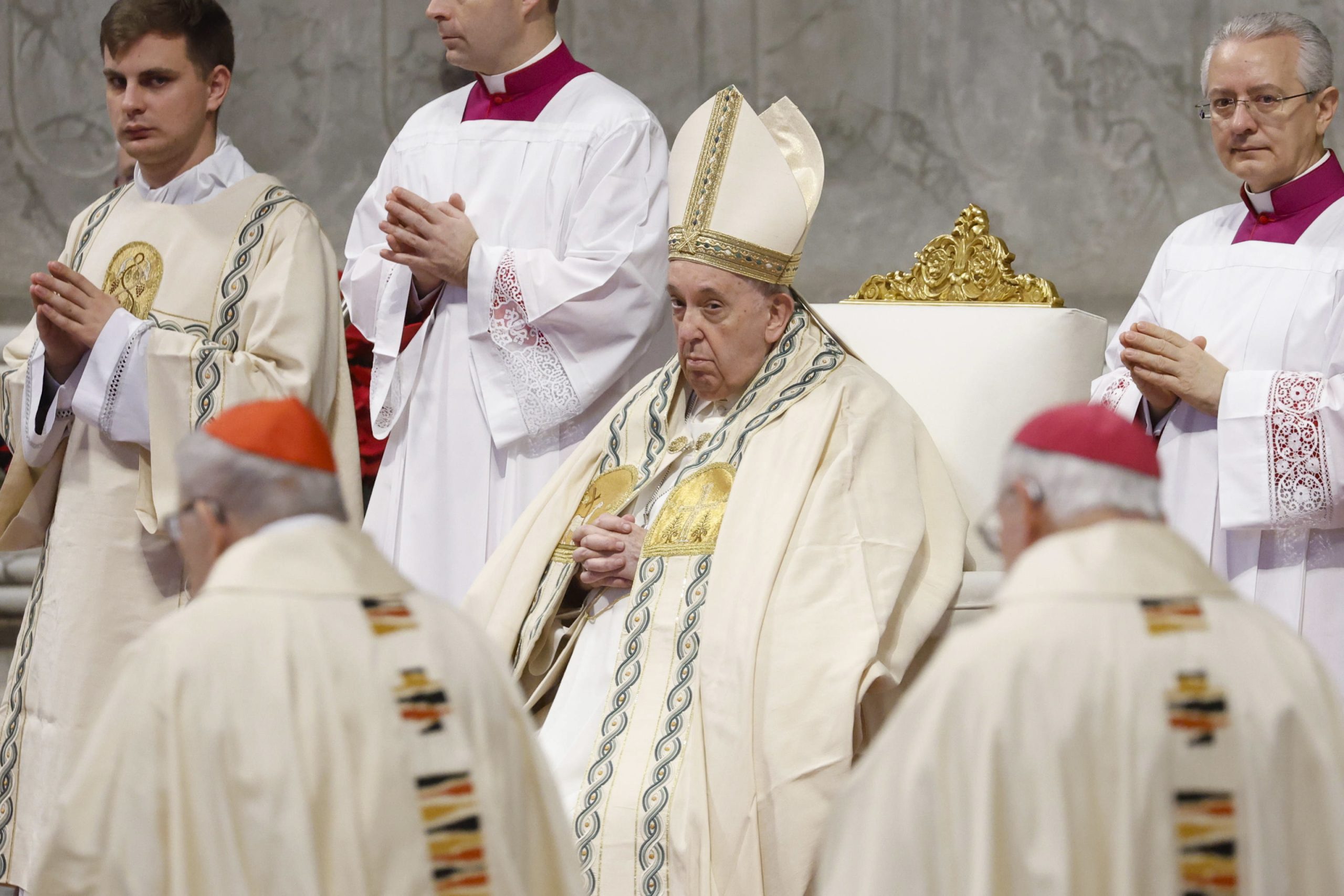 Papa Francisco confia à Virgem Maria o “amado” antecessor Bento XVI