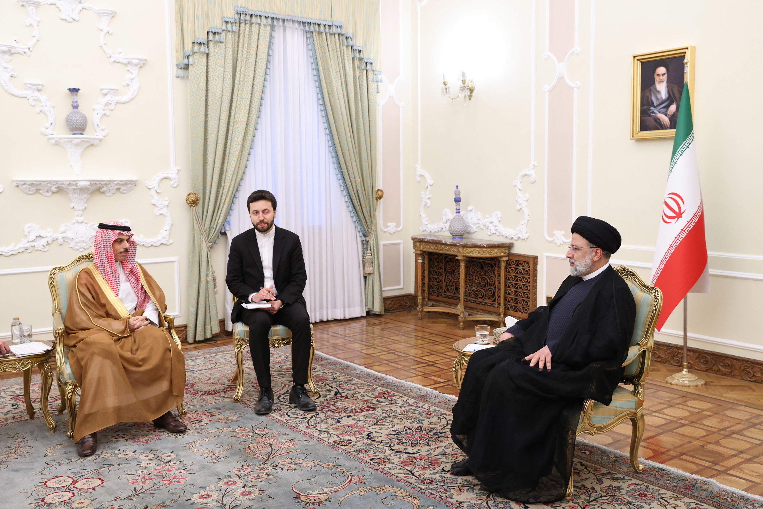 Irão e Arábia Saudita retomam relações diplomáticas e concordam apoiar “povo palestiniano oprimido”
