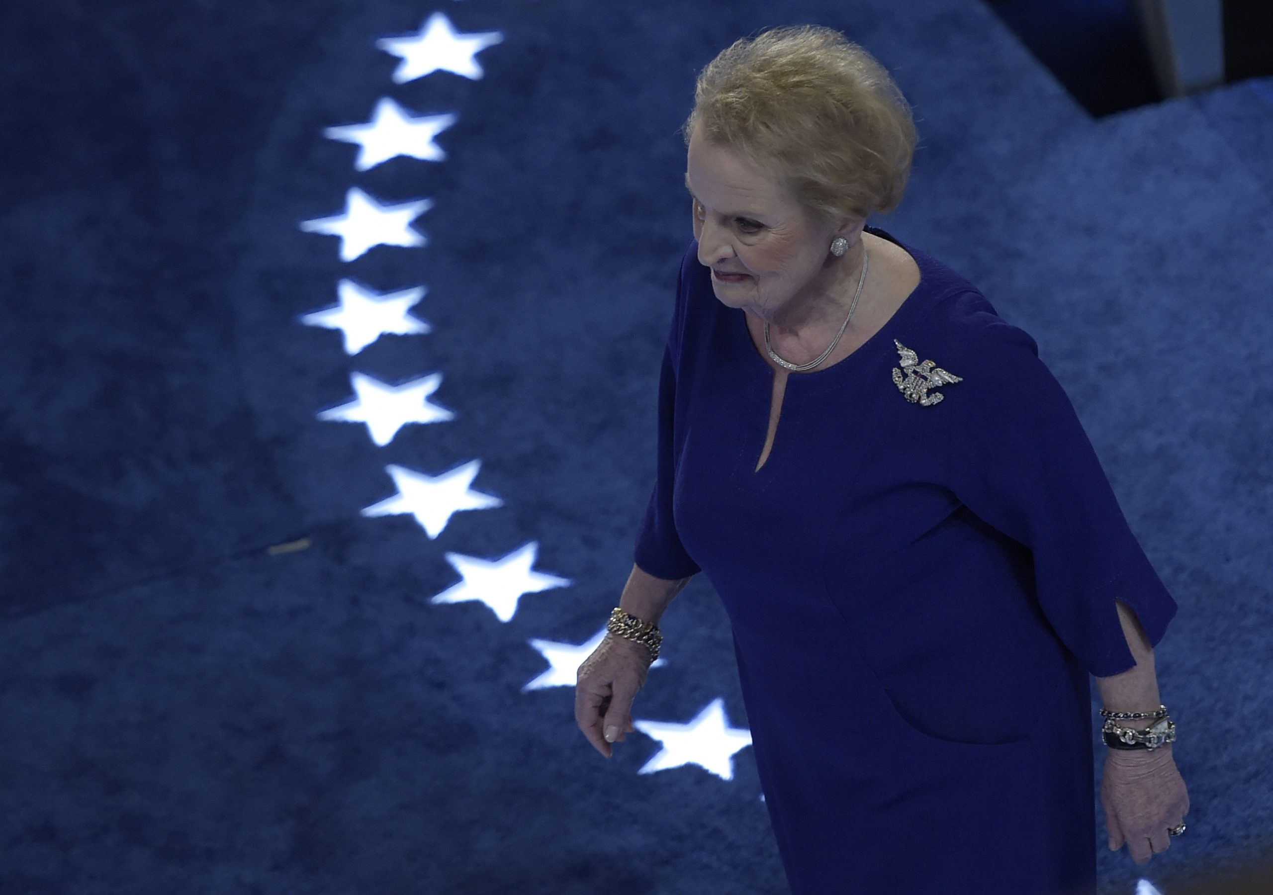 Madeleine Albright disposta a registar-se como muçulmana em solidariedade com imigrantes