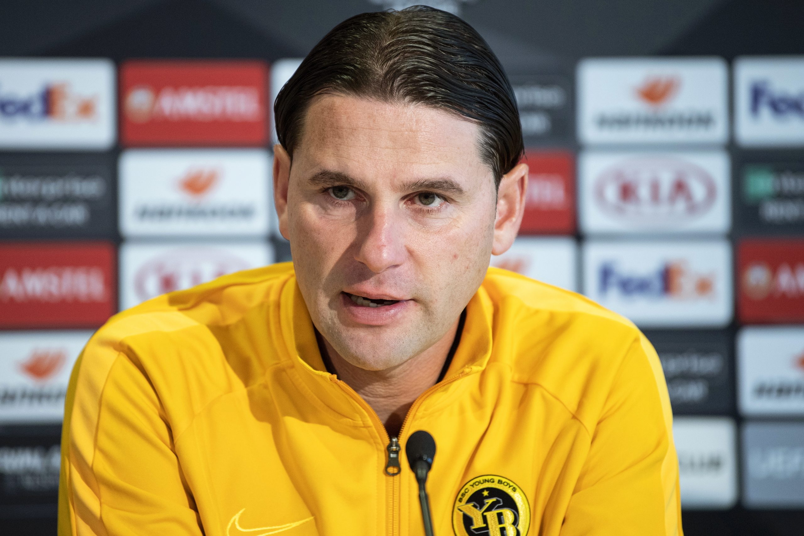 Treinador do Young Boys espera FC Porto diferente e quer adiar contas na Liga Europa