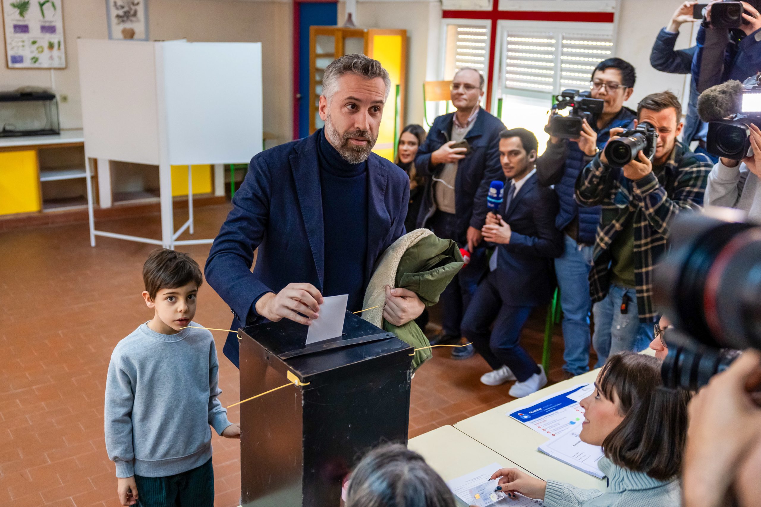 Pedro Nuno Santos apela à participação em direito “arduamente conquistado”