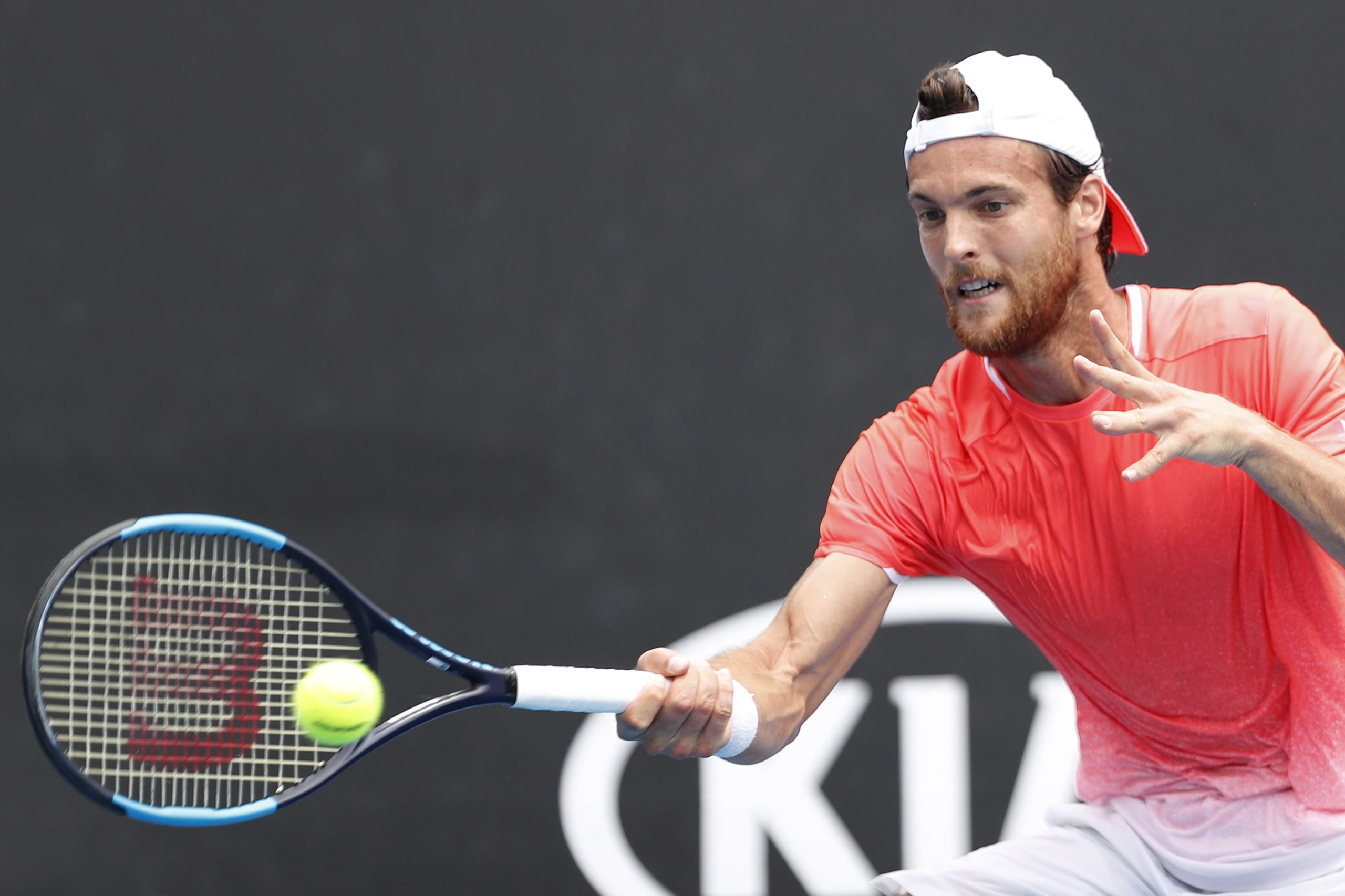 João Sousa qualifica-se para a terceira ronda do Open da Austrália após batalha de cinco ‘sets’