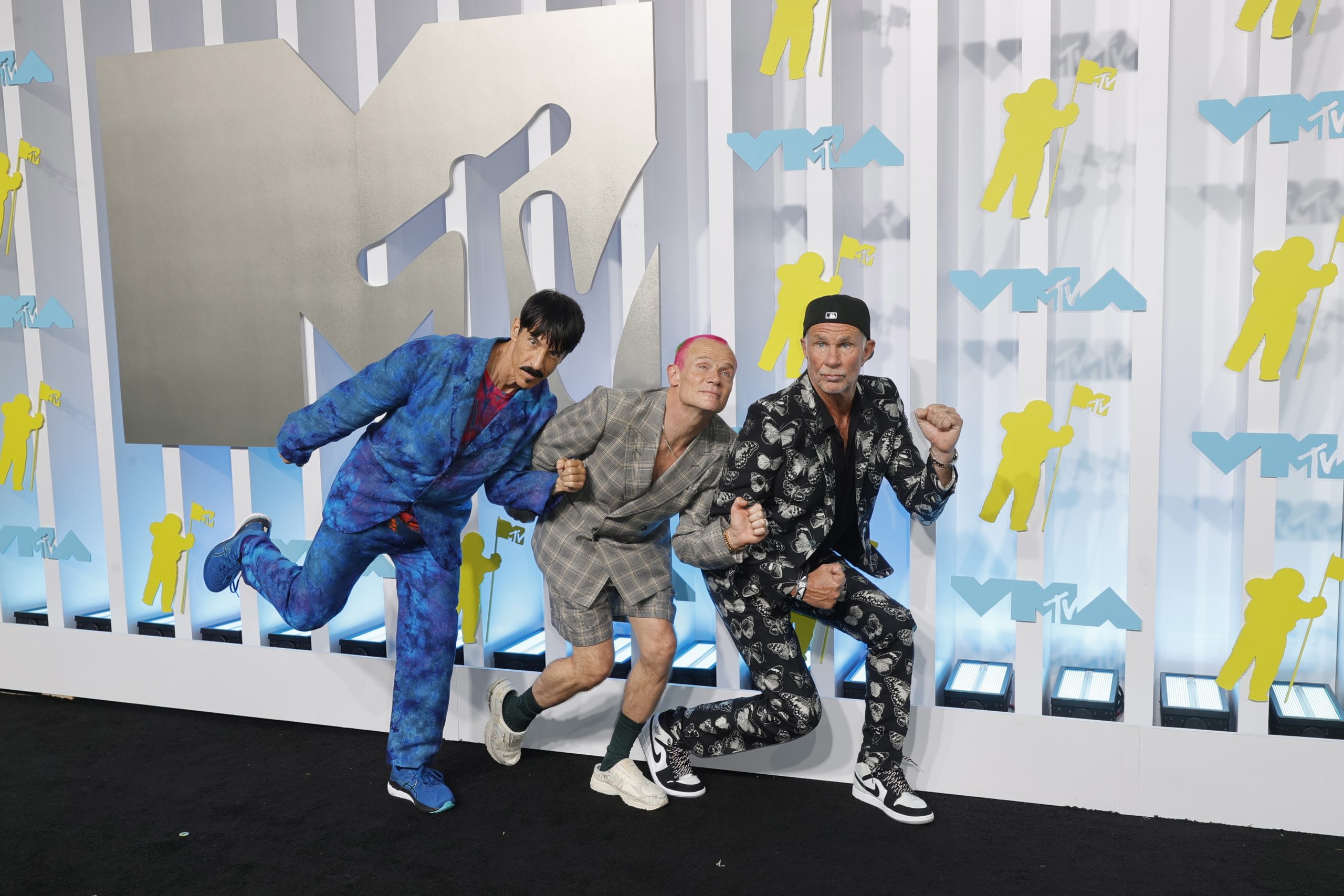 Alive arranca com Red Hot Chili Peppers e The Black Keys