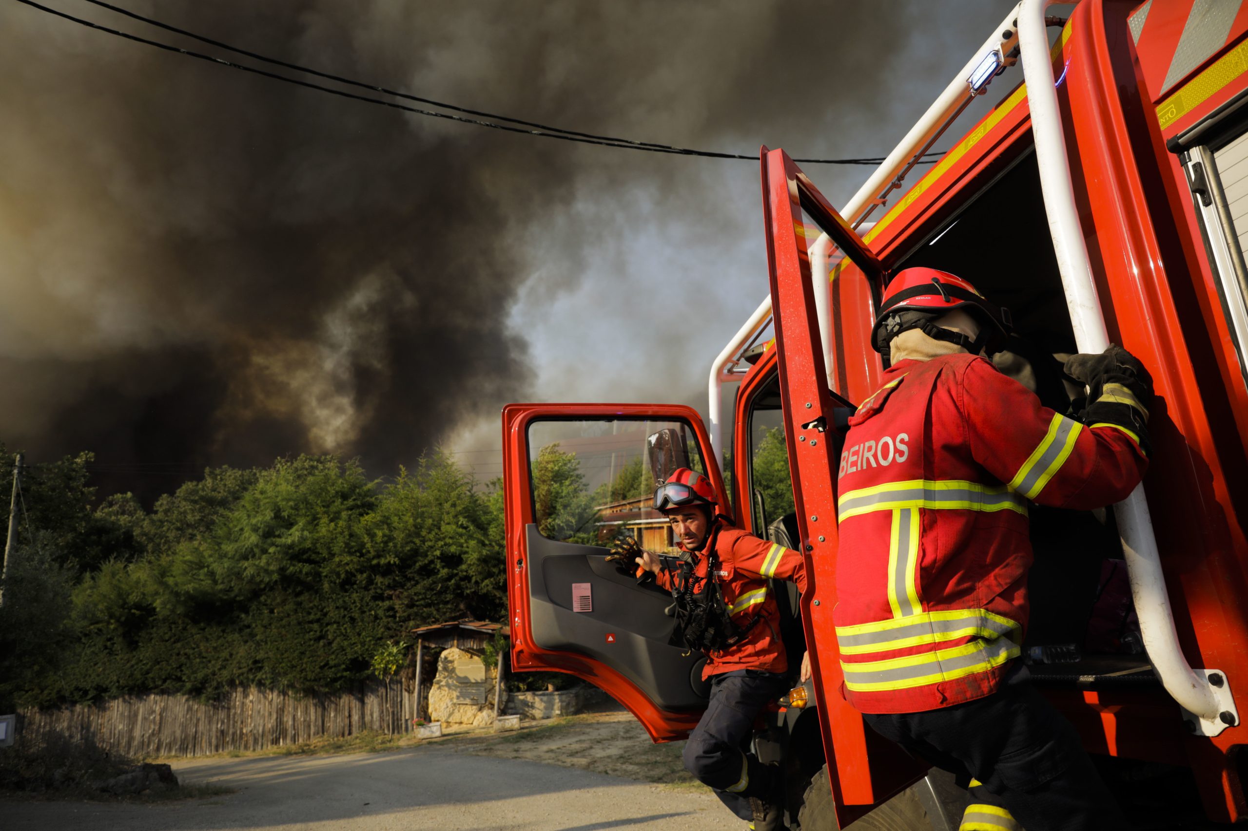 Incêndios: Dois dos três setores do fogo de Murça em consolidação e rescaldo