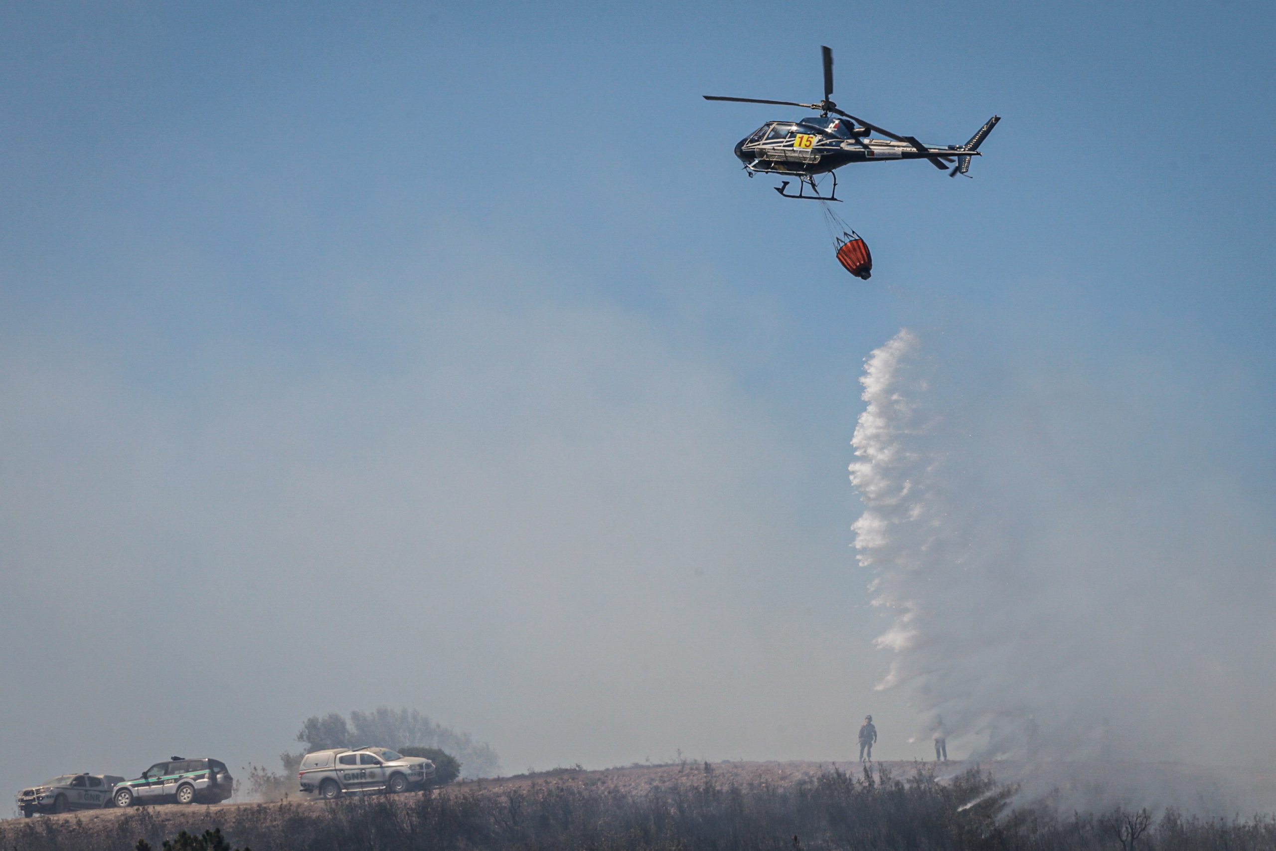 Incêndios: Bombeiros continuam a fazer frente a reativações em Vila do Bispo