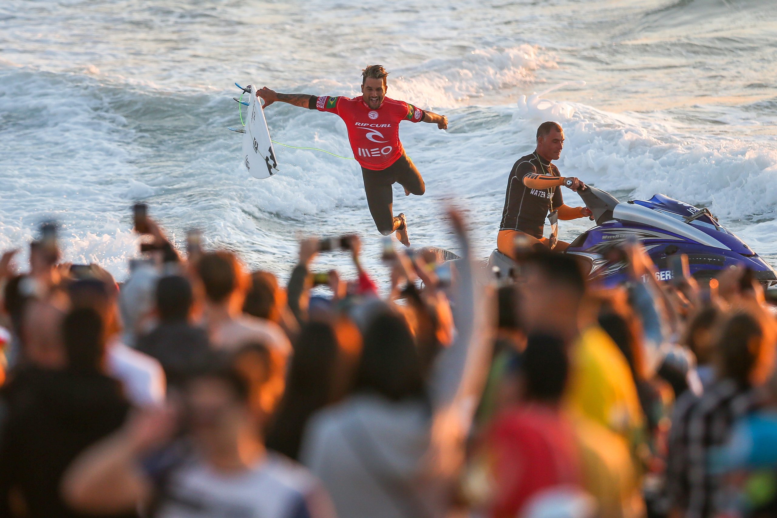 Surfista Ítalo Ferreira vence pela primeira vez Meo Rip Curl Pro Portugal