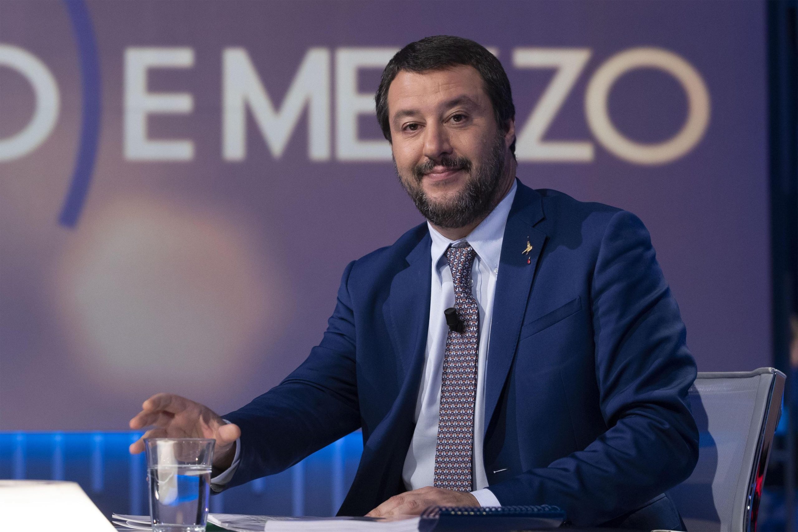 Salvini novamente investigado por impedir desembarque de migrantes em Itália