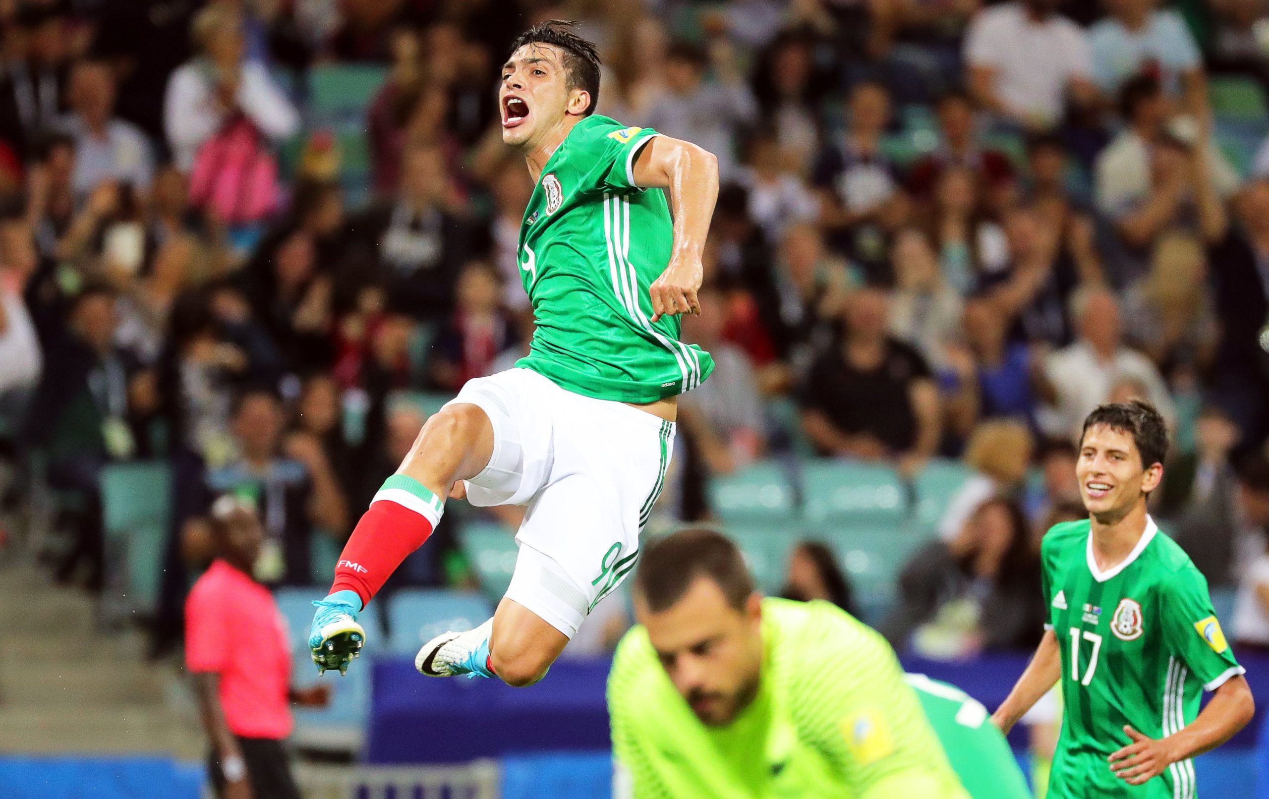 Raúl Jiménez dá vitória ao México, James Rodrígues brilha pela Colômbia