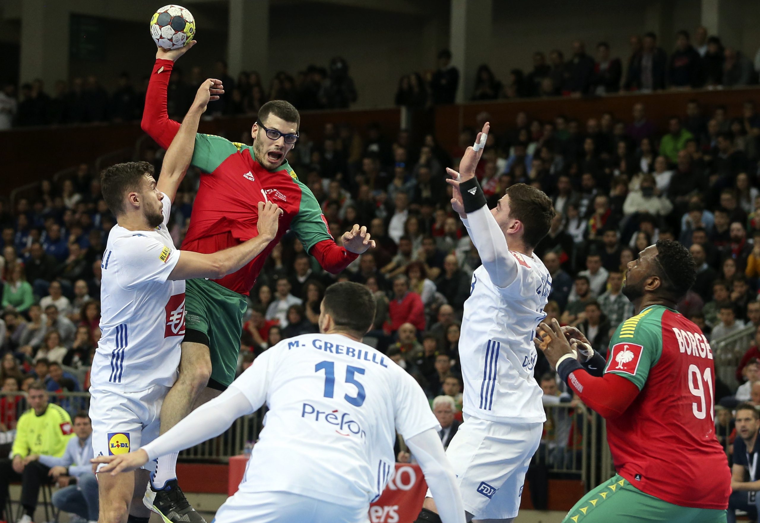Seleção portuguesa de andebol vence França e vê Europeu mais perto