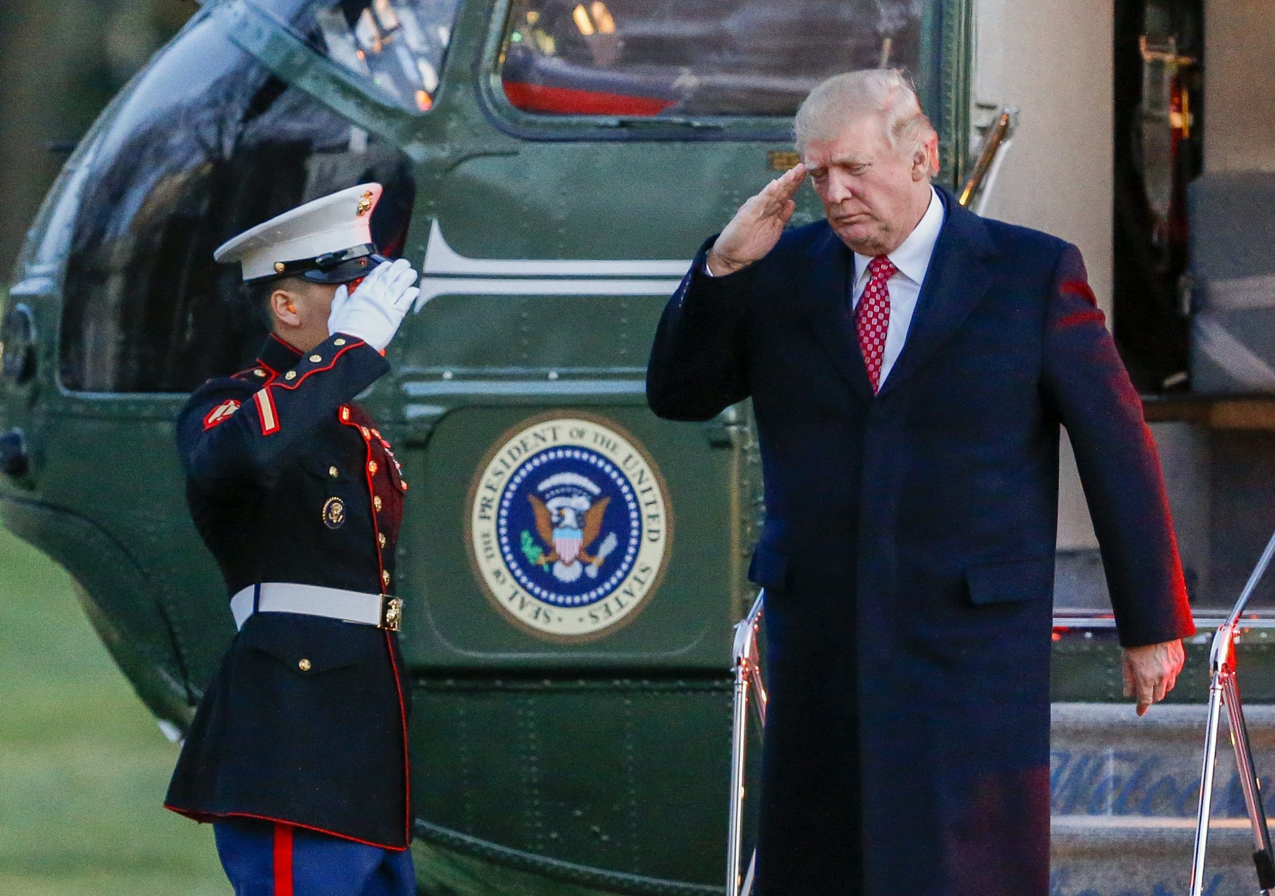 Nova ordem de Trump sobre imigração continua a ser “bloqueio aos muçulmanos”