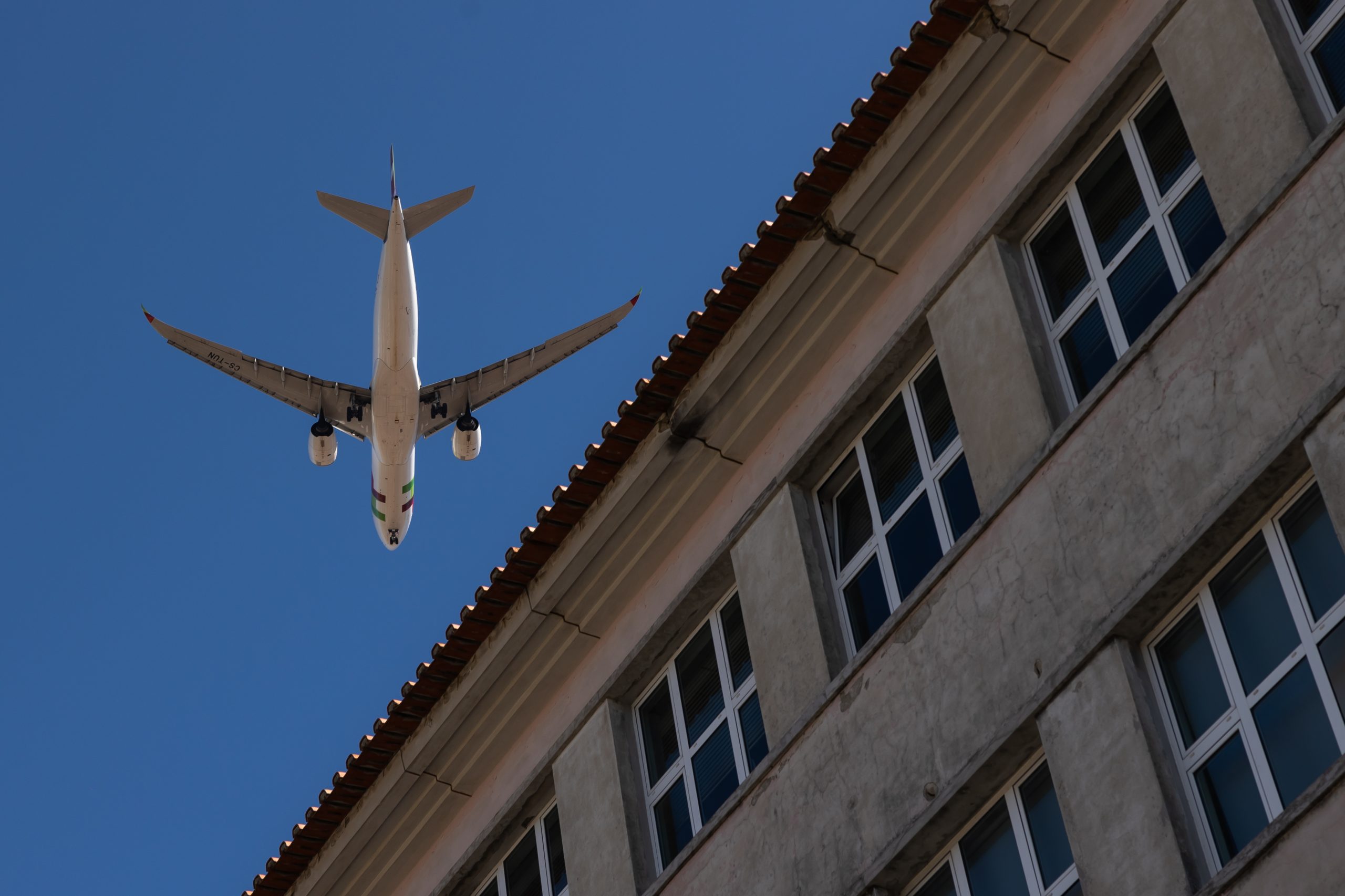 Passageiros nos aeroportos nacionais sobem 4% para mais de 70 milhões em 2024