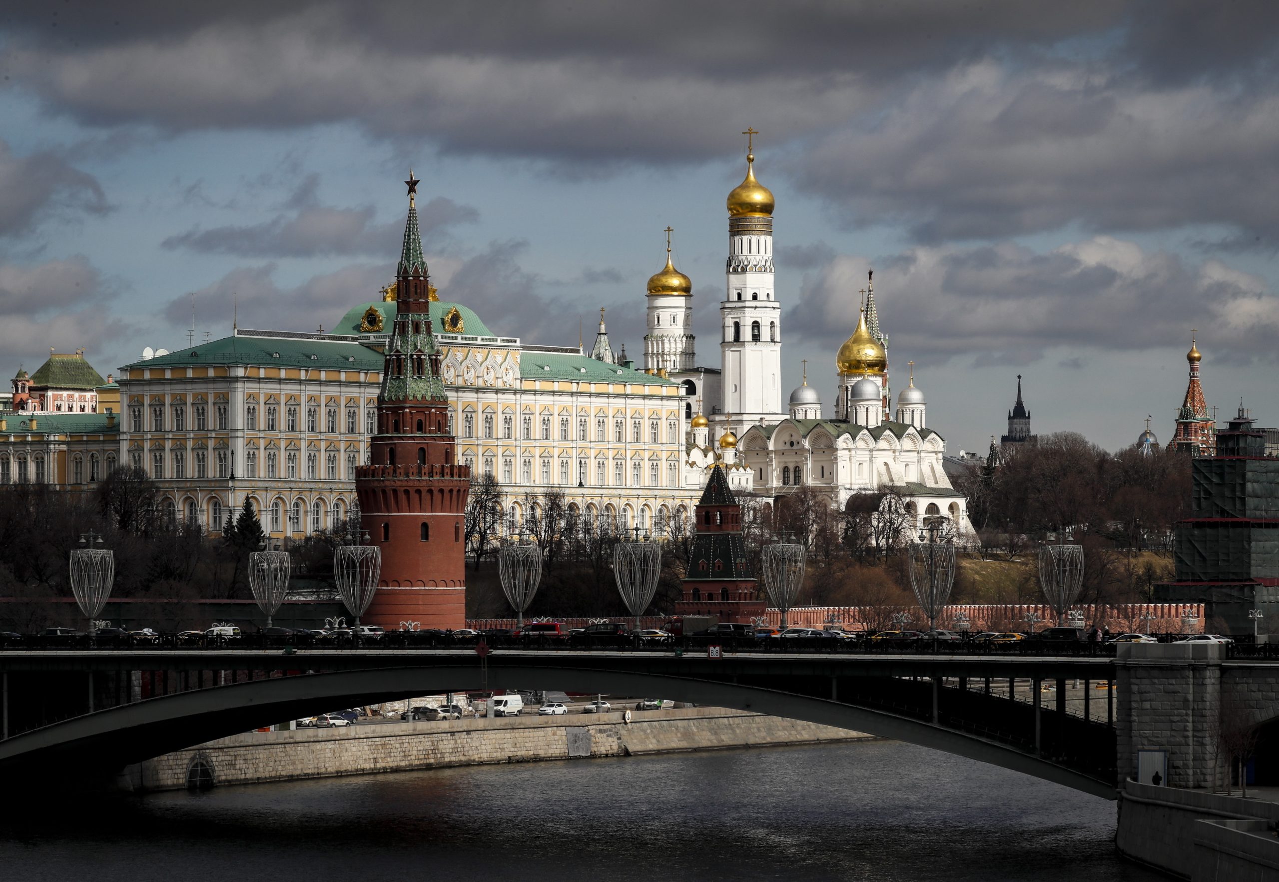Chefes da diplomacia da UE reúnem-se hoje para discutir 11.º pacote de sanções à Rússia