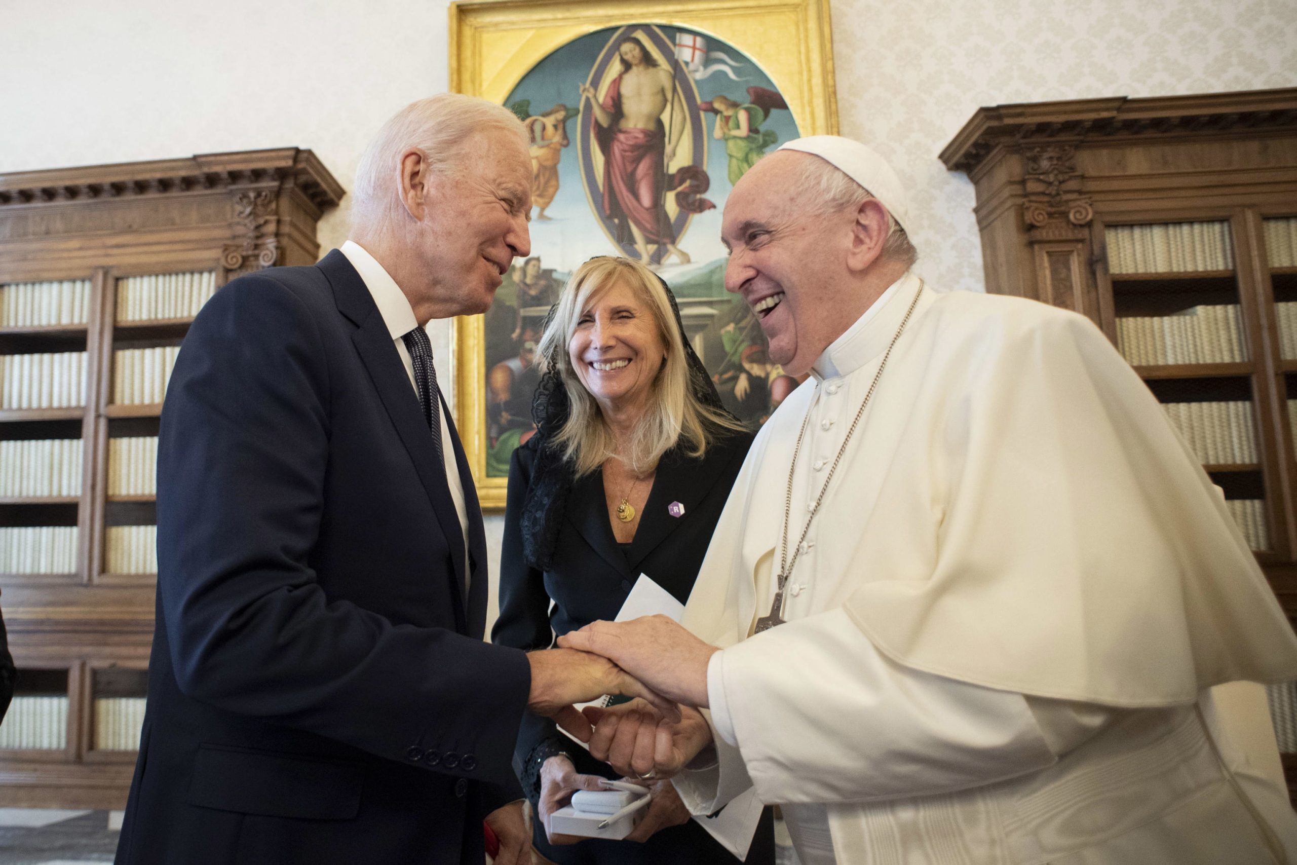 Joe Biden é católico, mas alguns bispos dizem que não deve comungar. Encontro com o Papa pode trazer respostas à polémica