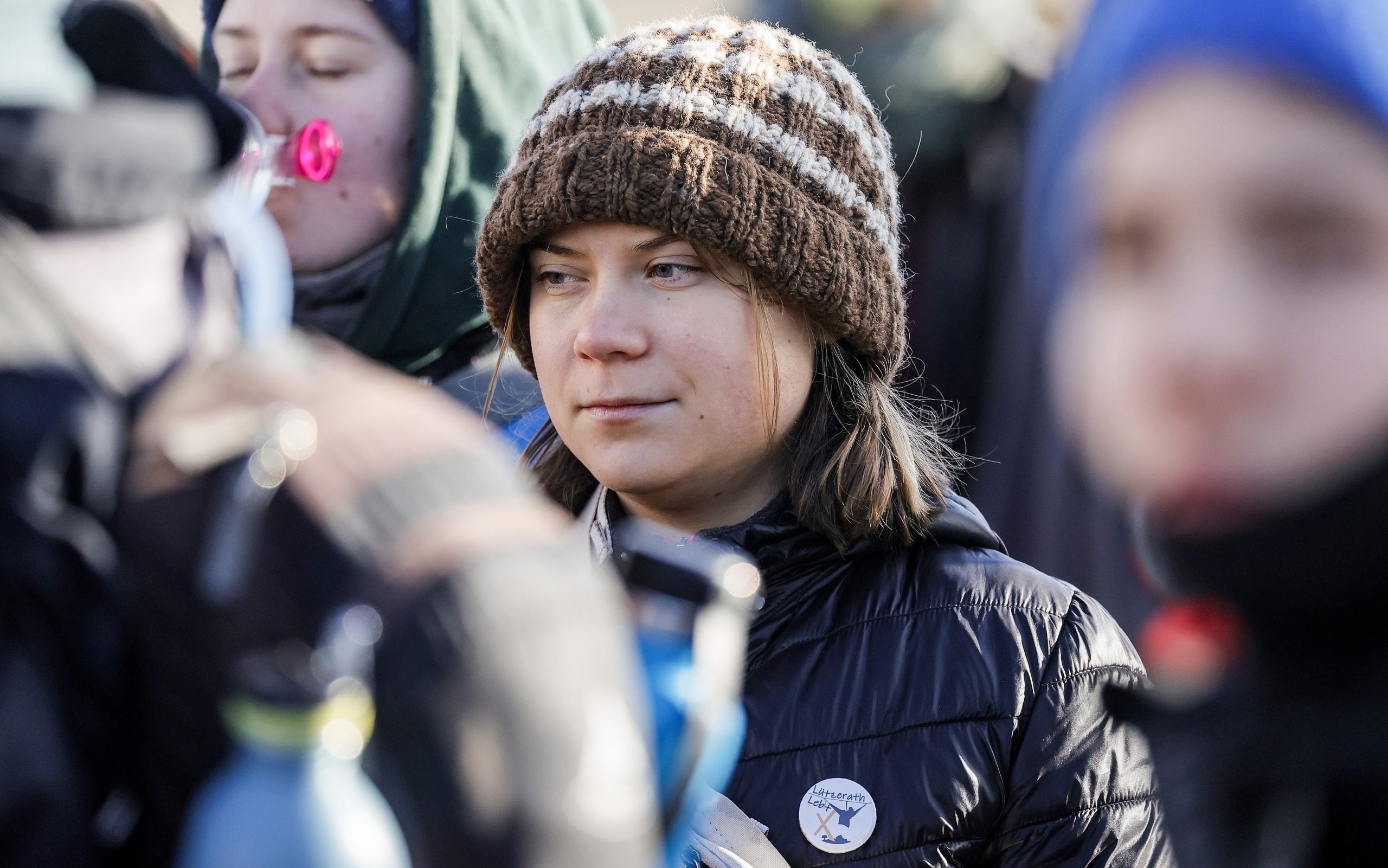 Greta Thunberg é presa durante manifestação em Bruxelas
