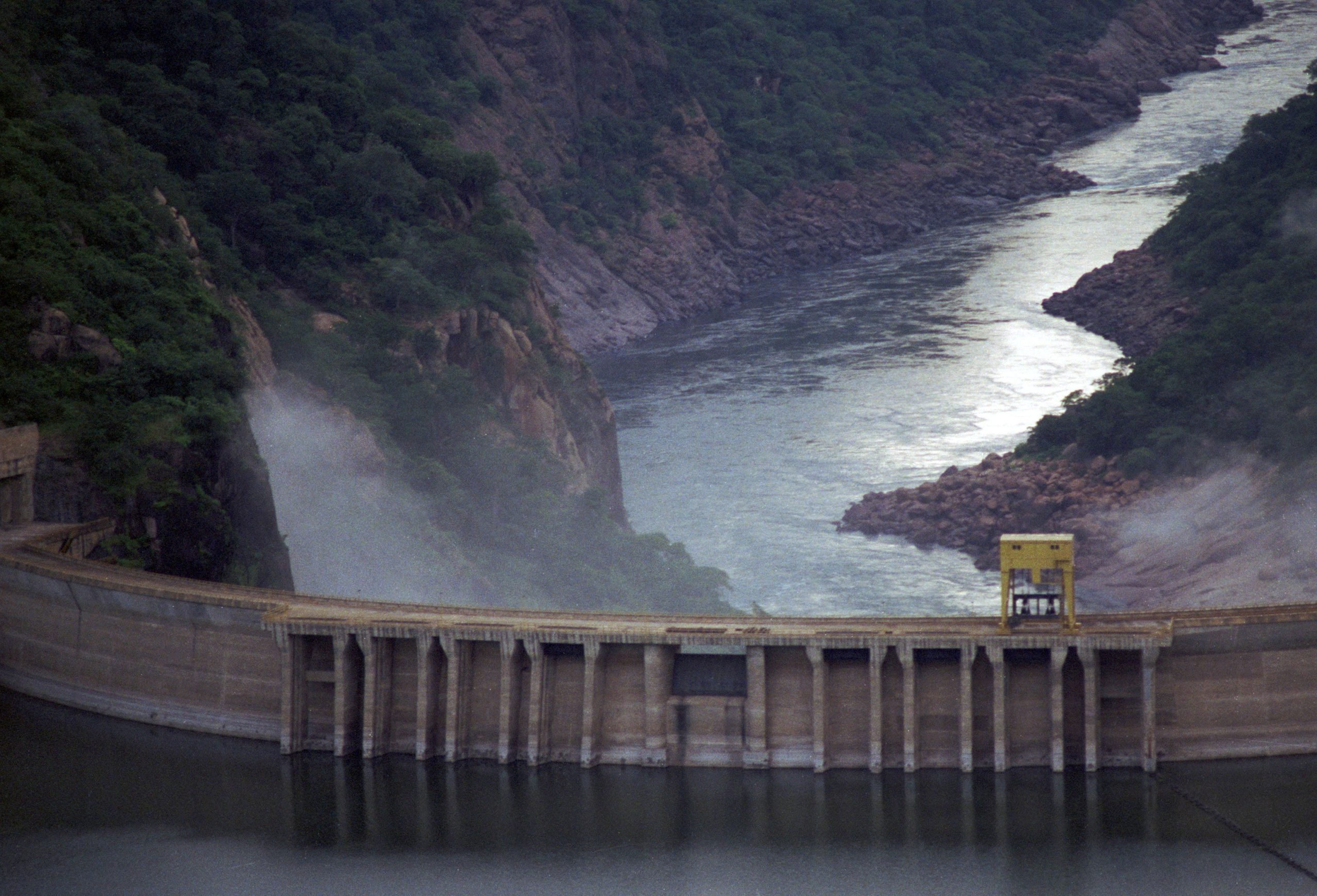 Cahora Bassa reduz fornecimento de energia devido a avaria