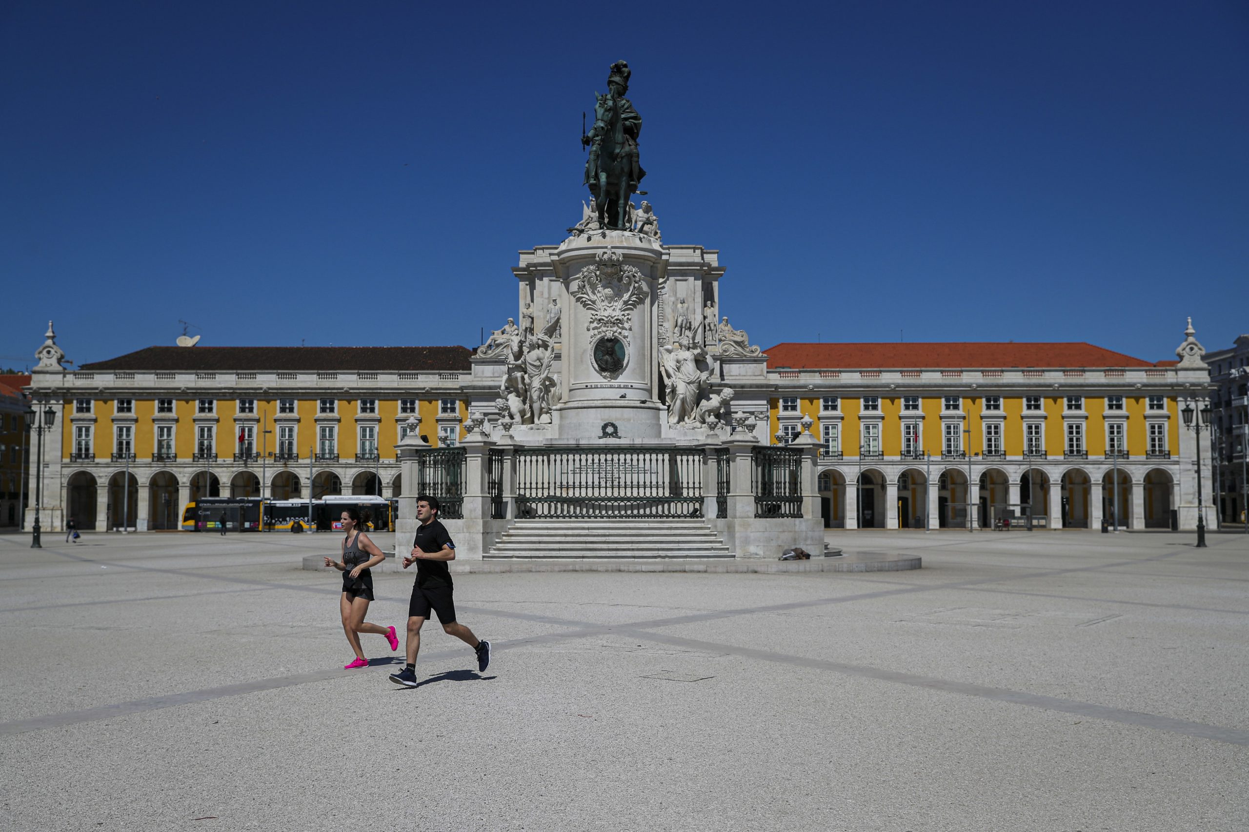 ‘Videomapping’ e concerto no Terreiro do Paço celebram a Revolução do 25 de Abril