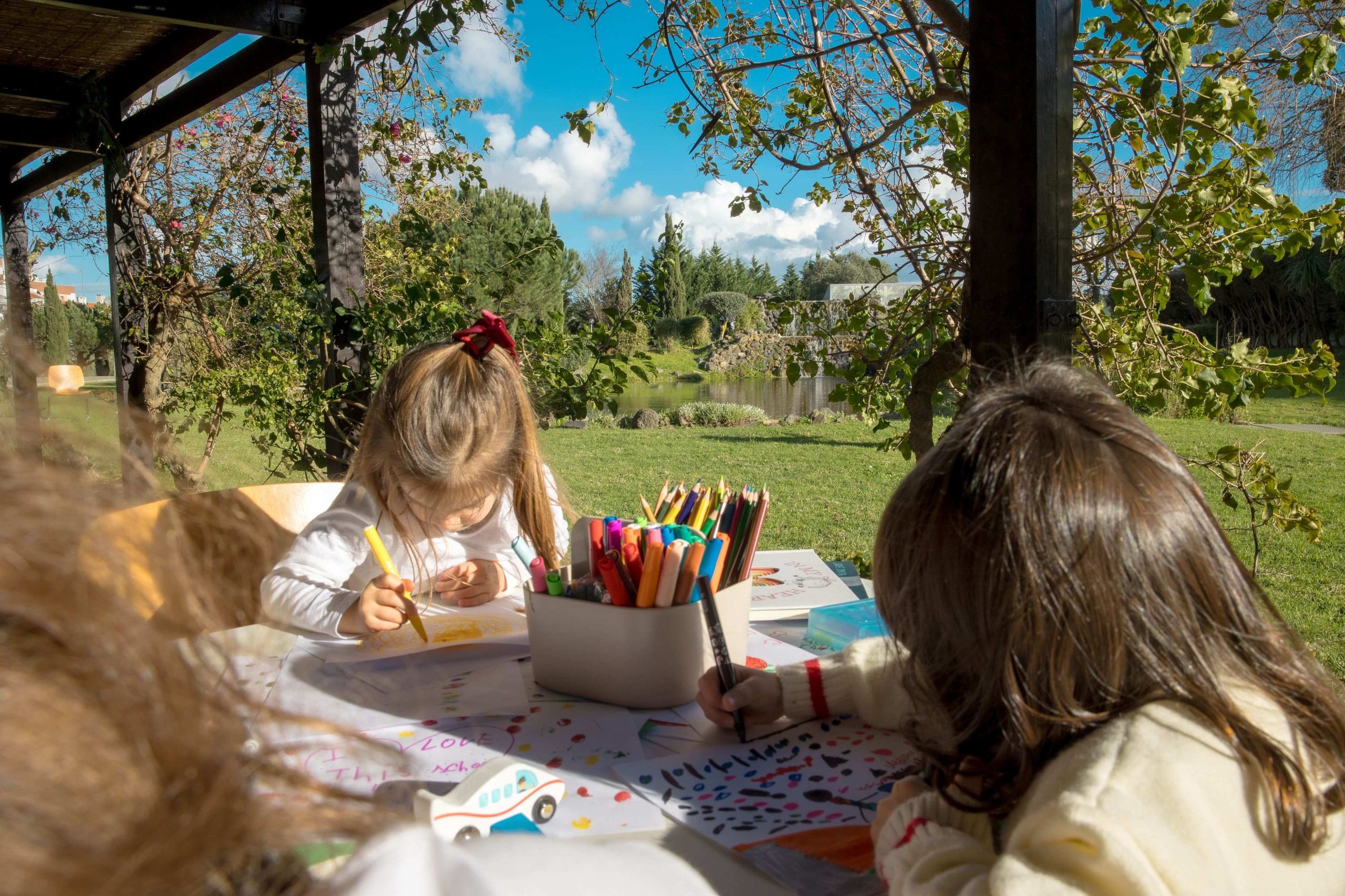 Nova escola em Oeiras aposta na natureza como base para o desenvolvimento infantil