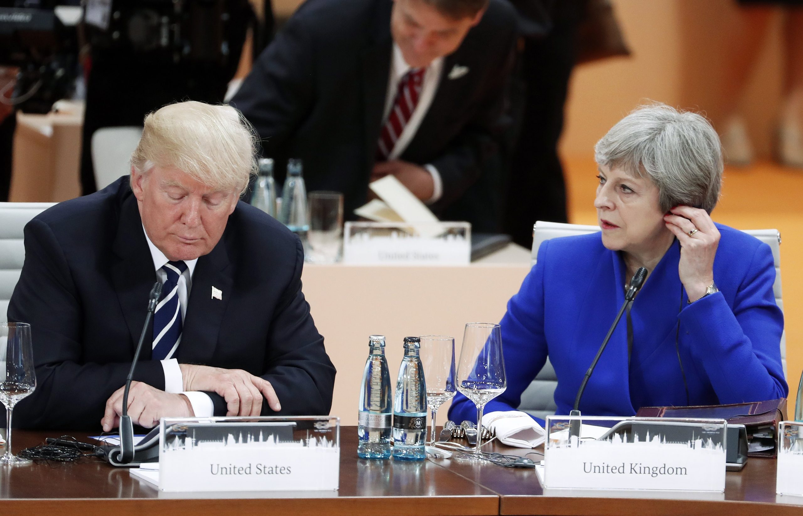 “Não tenho pressa”. Trump diz a May que só irá ao Reino Unido quando tiver a certeza de que terá uma boa receção