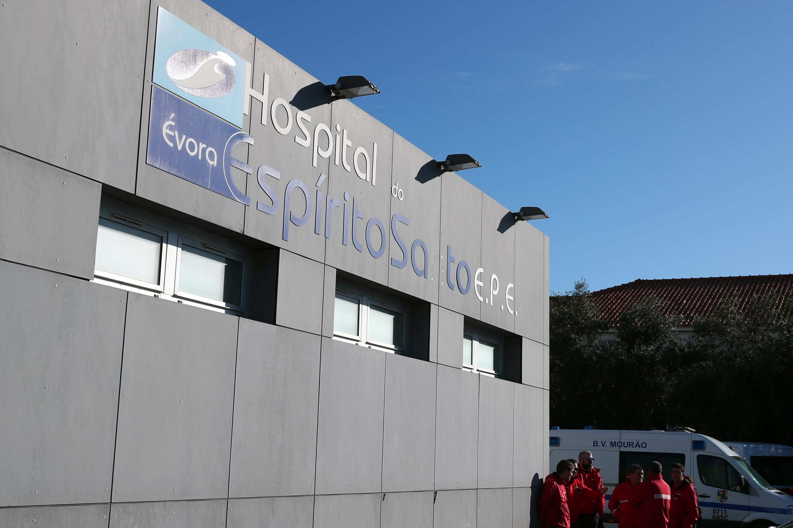 Covid-19: Hospital de Évora apela ao transporte só de doentes urgentes
