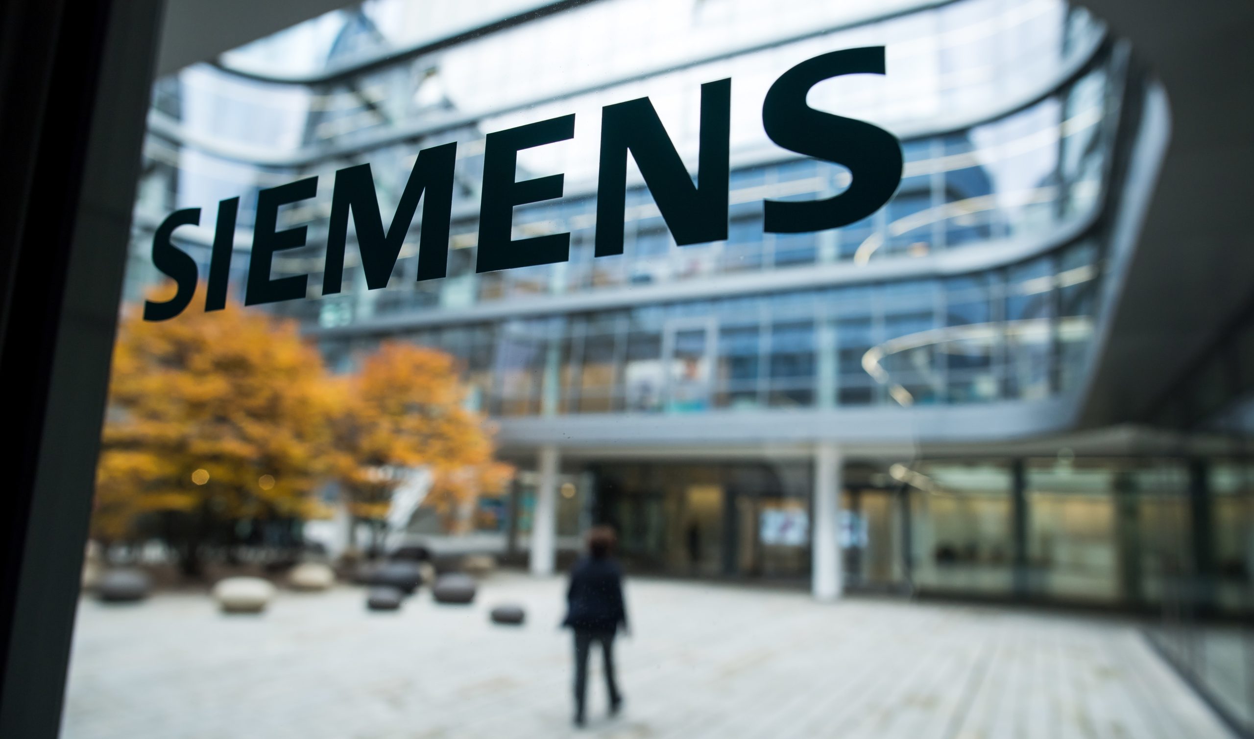 Governo de Moscovo surpreendido com saída da Siemens ao fim de 170 anos