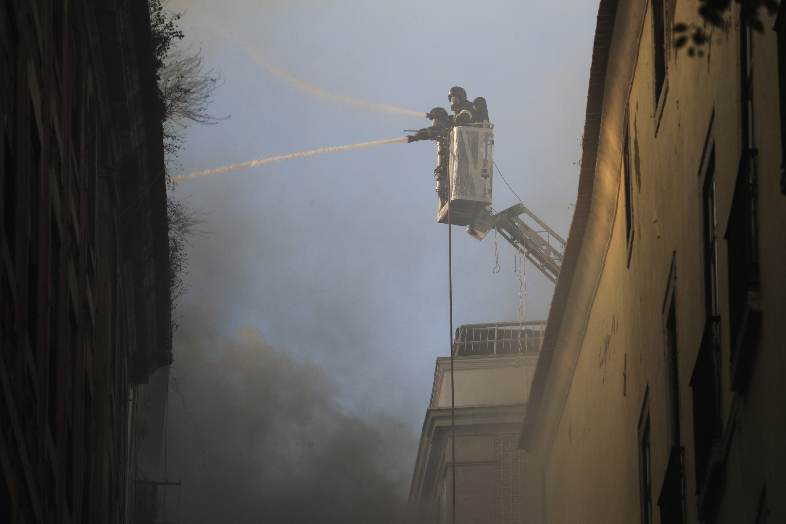 Treze pessoas desalojadas num incêndio em São Bento, Lisboa