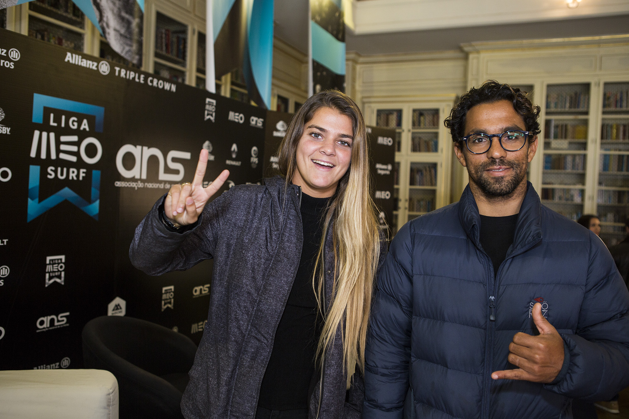 Nasceram no Brasil e são campeões de surf em Portugal. O culpado é o avô