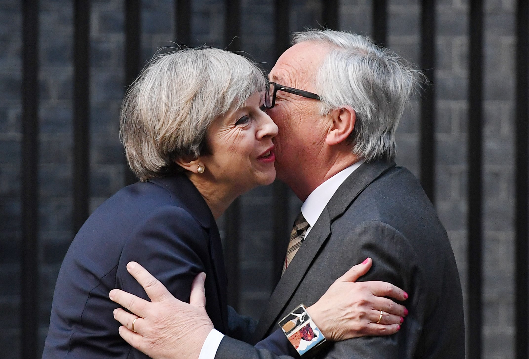 Brexit: Líderes da UE vão discutir adesão automática de uma “Irlanda unida”