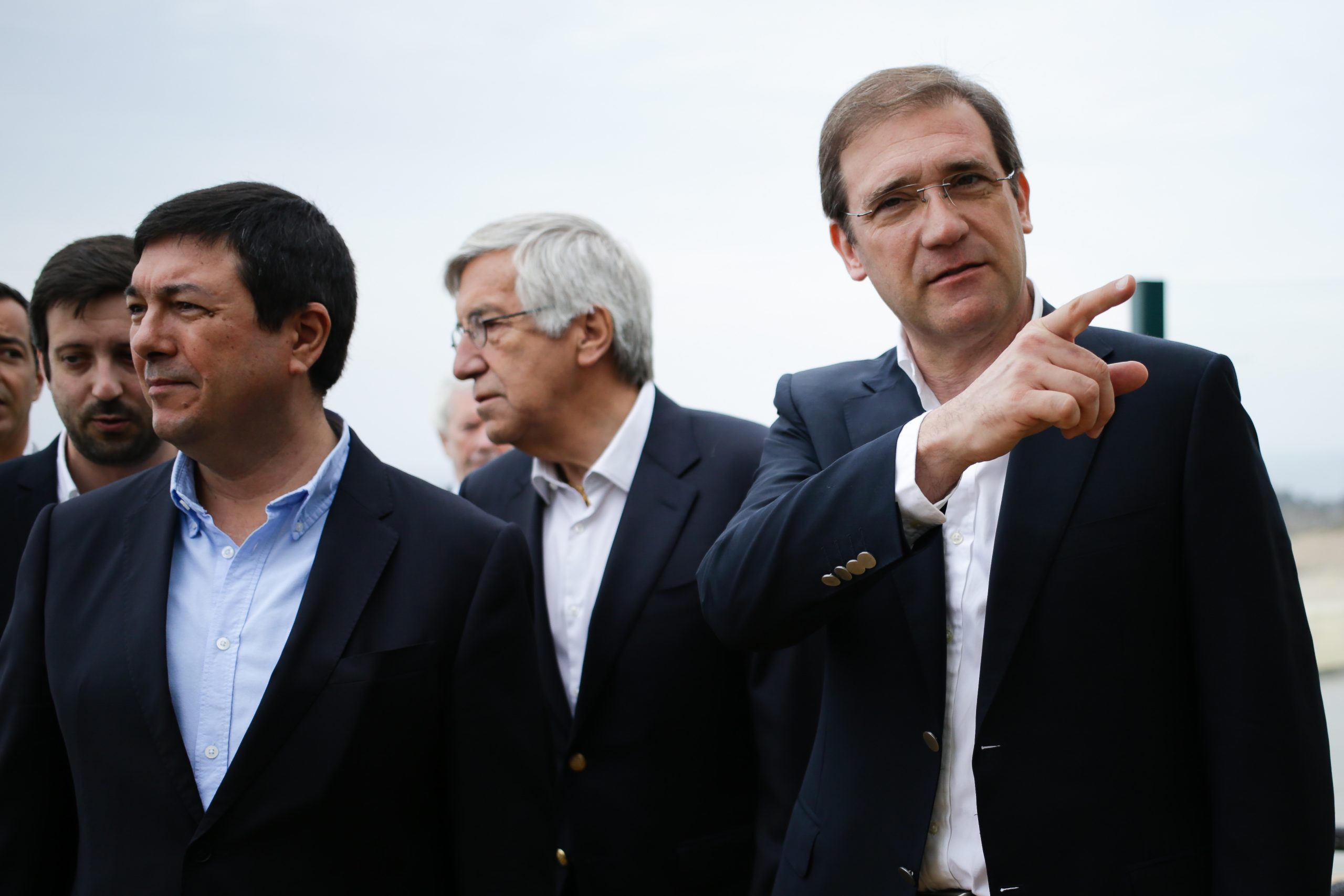 Passos Coelho acusa Governo de “empurrar com a barriga” descentralização de competências