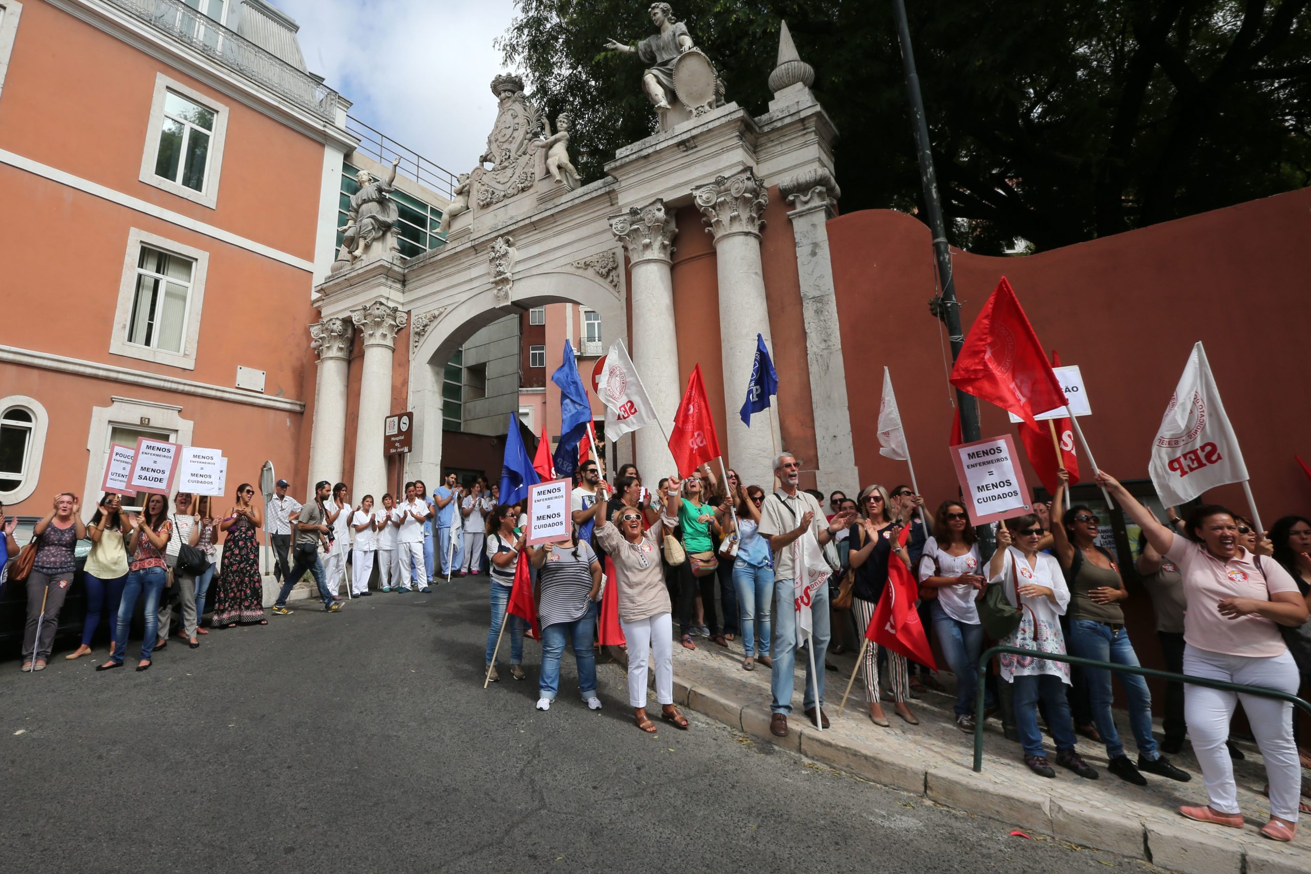 Centro Hospitalar de Lisboa Central “reconhece o essencial das queixas” de chefes demissionários