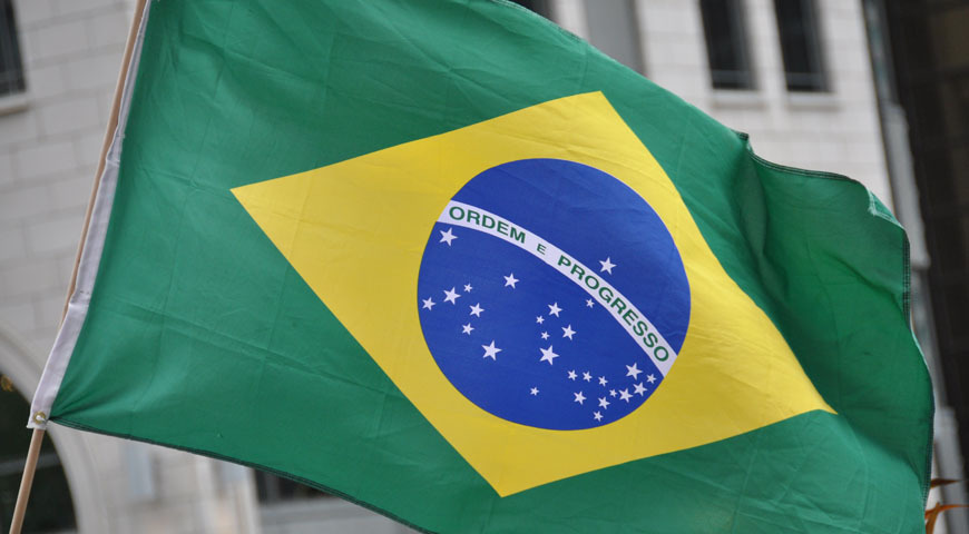 Cinco pessoas morreram e nove ficaram feridas em incêndio numa prisão no Brasil