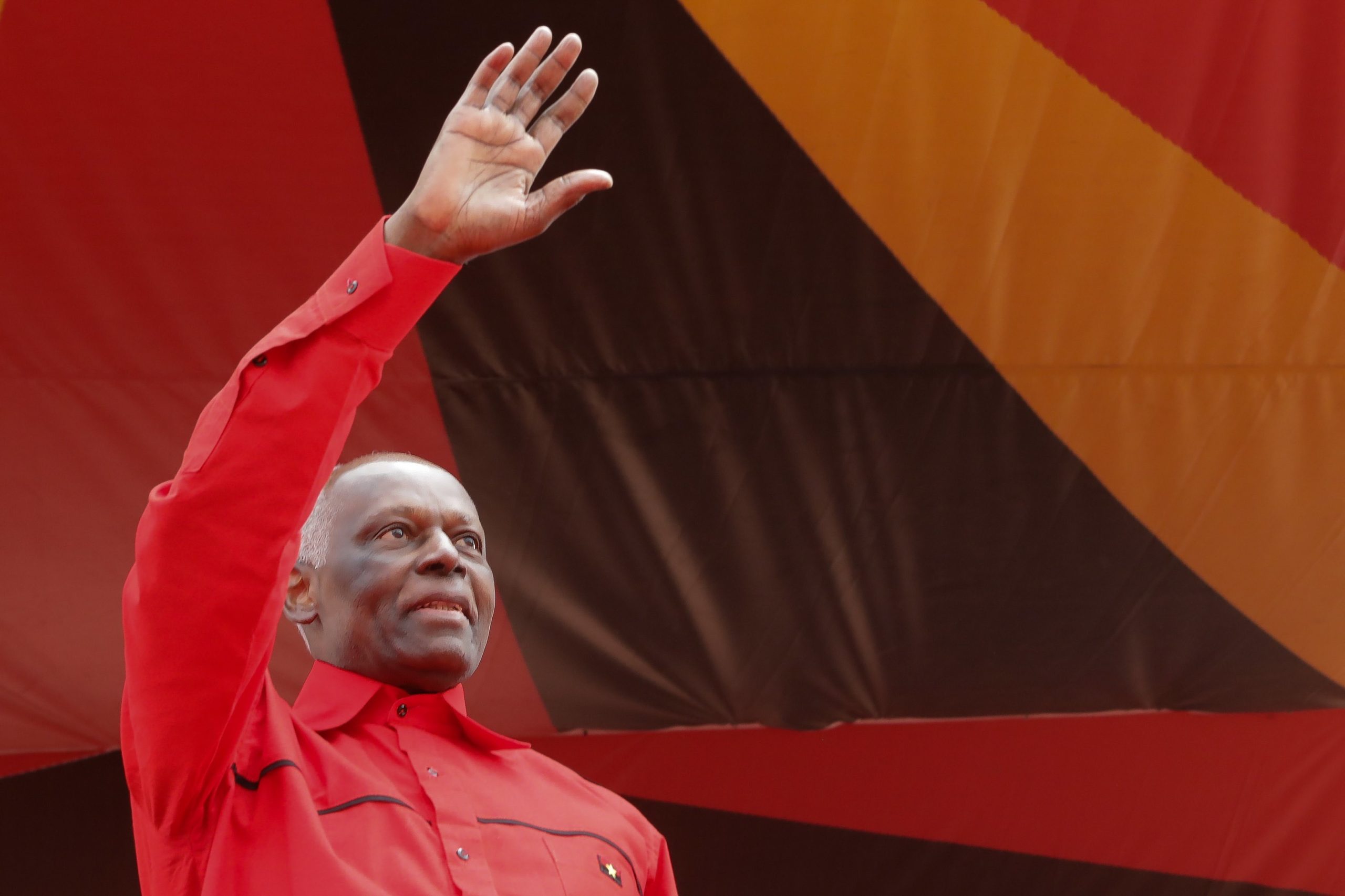 MPLA vai homenagear José Eduardo dos Santos pela forma como dirigiu Angola e o partido