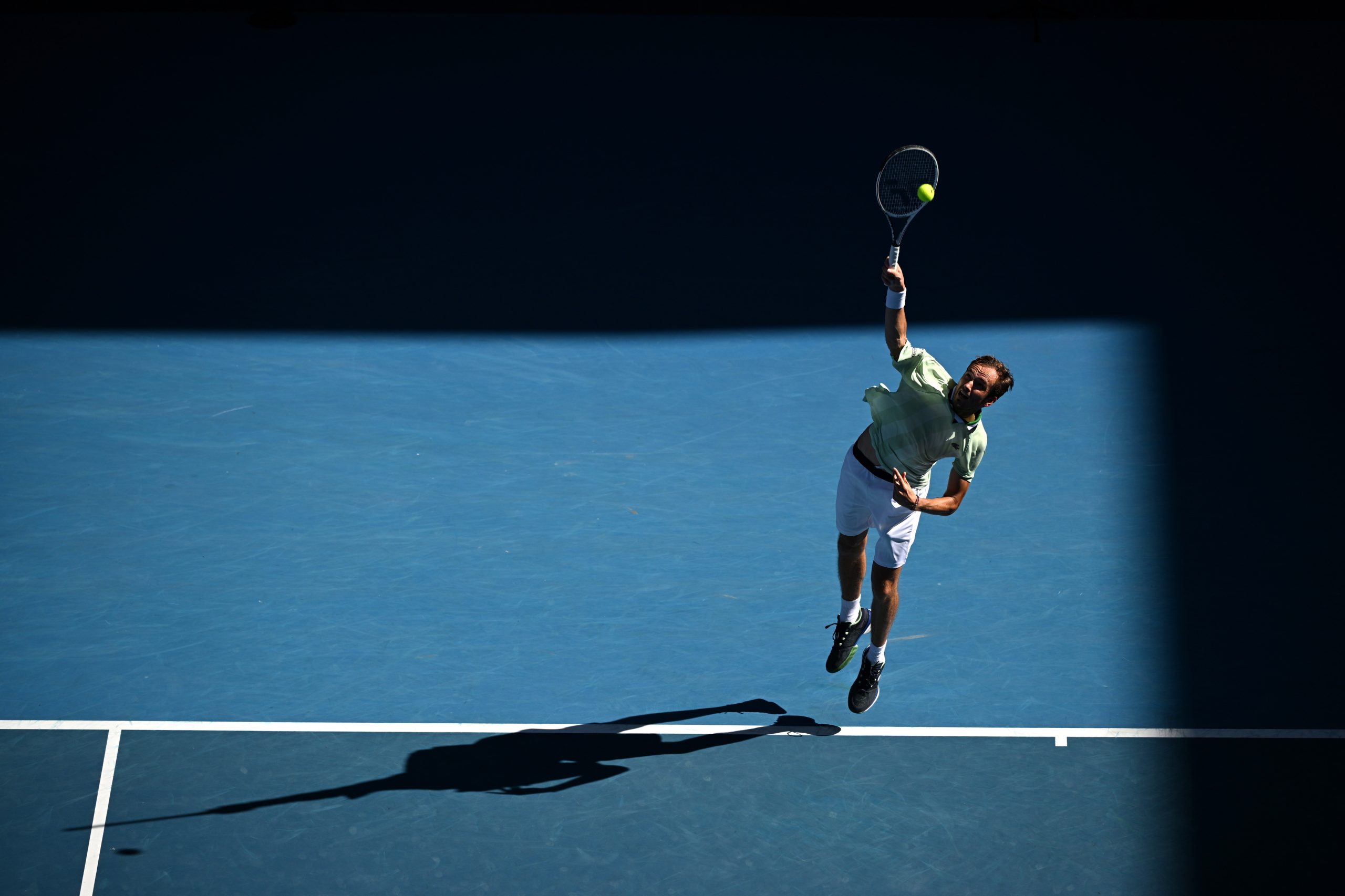Medvedev nos quartos de final do Open da Austrália ao vencer Maxime Cressy