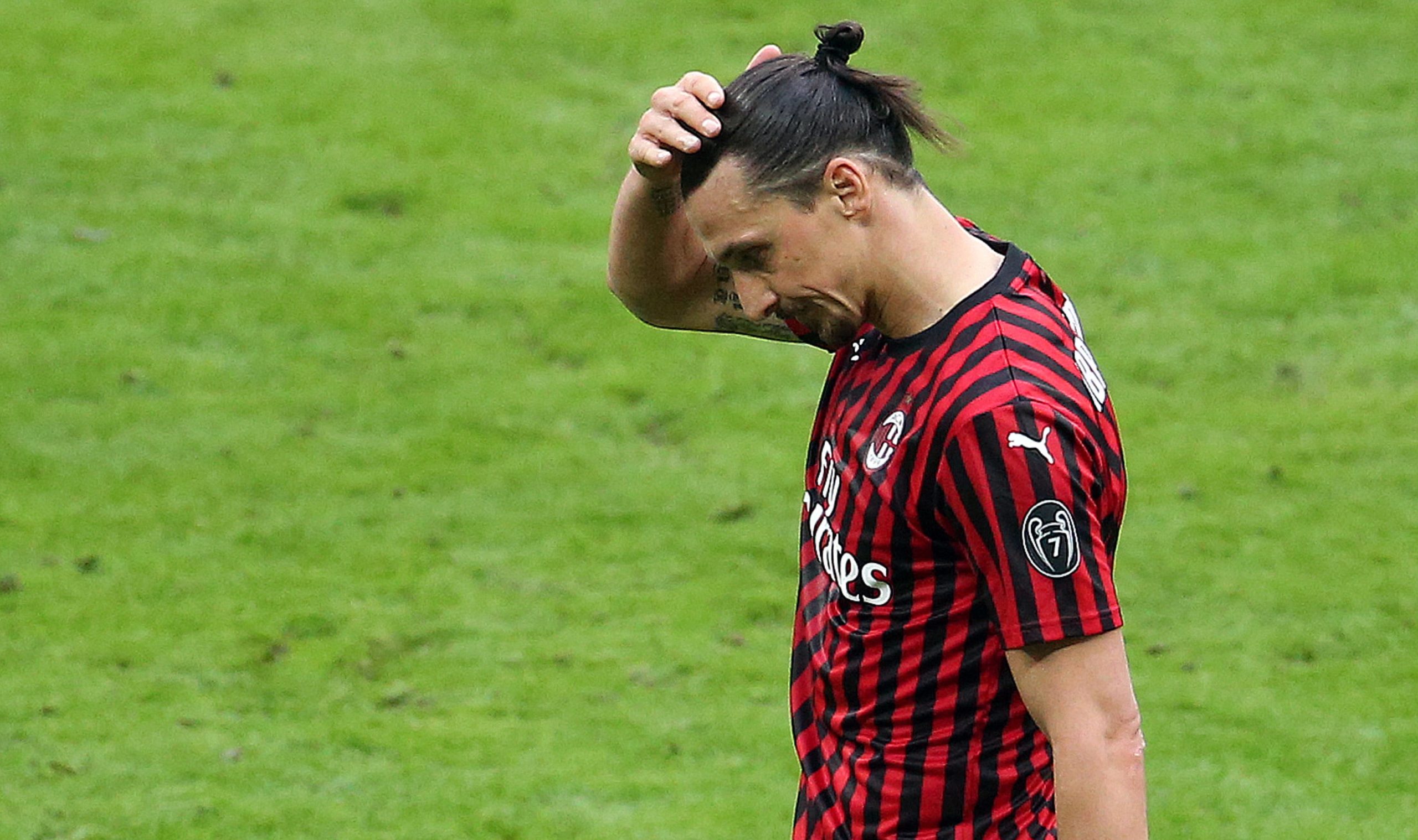Ibrahimovic acusa FIFA e FIFPro de ganharem dinheiro indevido com a sua imagem