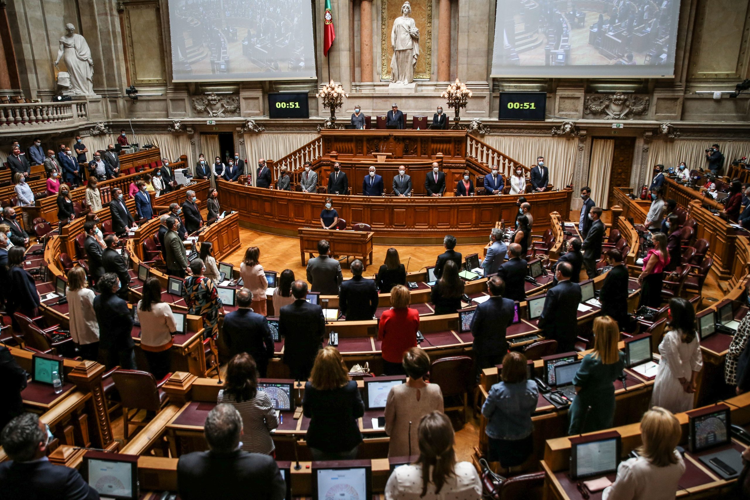Parlamento português aprova voto de pesar pelo homicídio de George Floyd