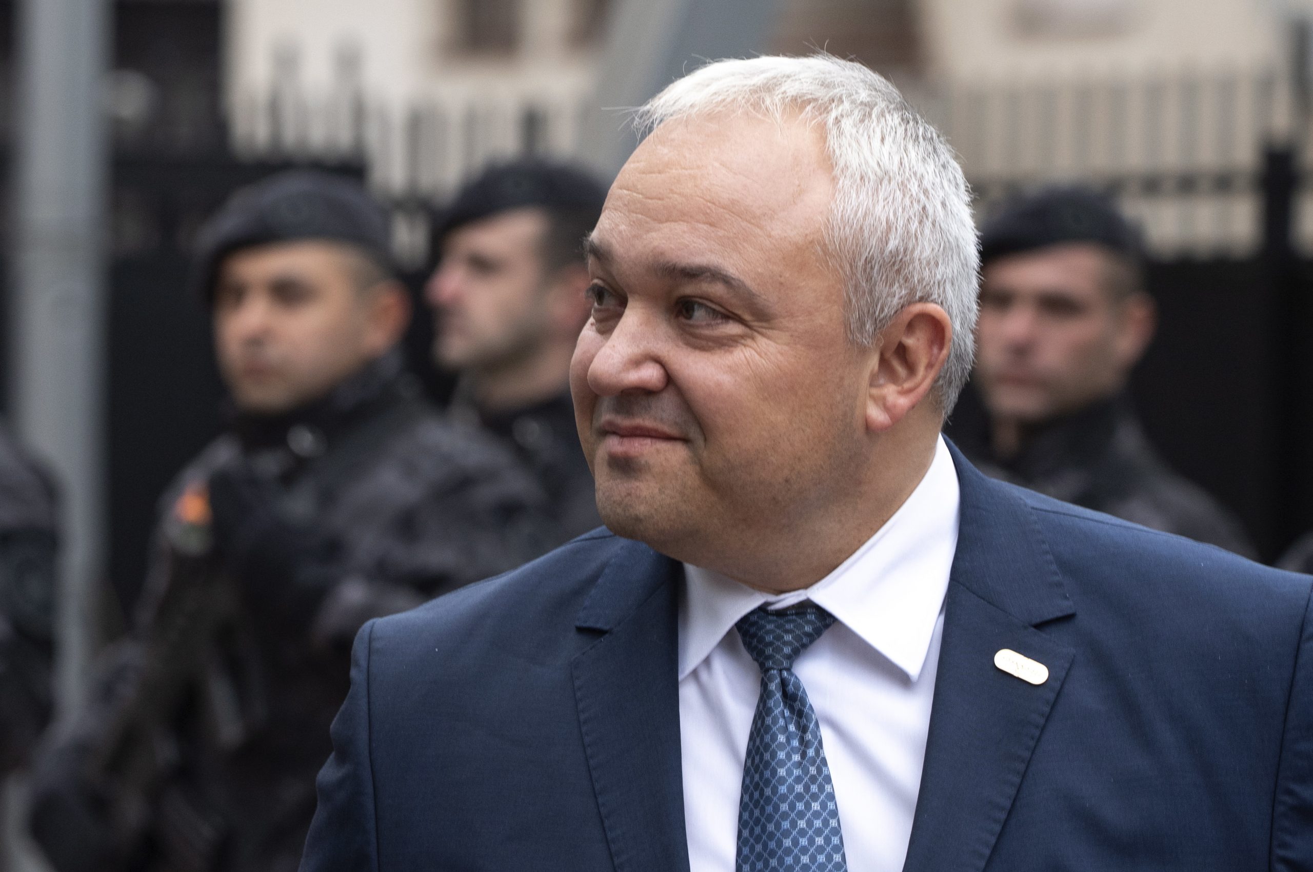 Governo interino da Bulgária acusa Rússia de vaga de ameaças de bomba contra escolas