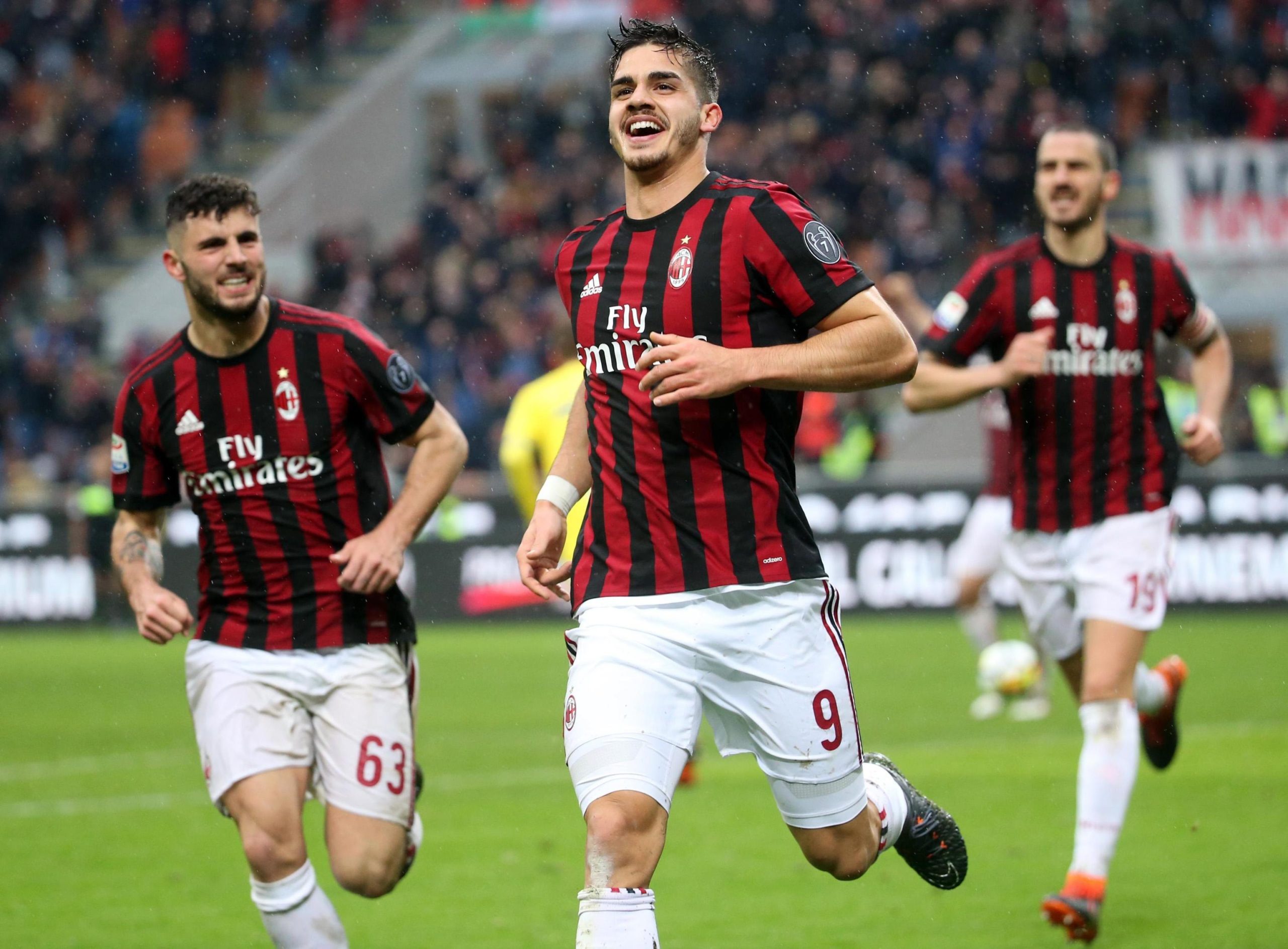 André Silva dá vitória ao AC Milan na reviravolta com o Chievo