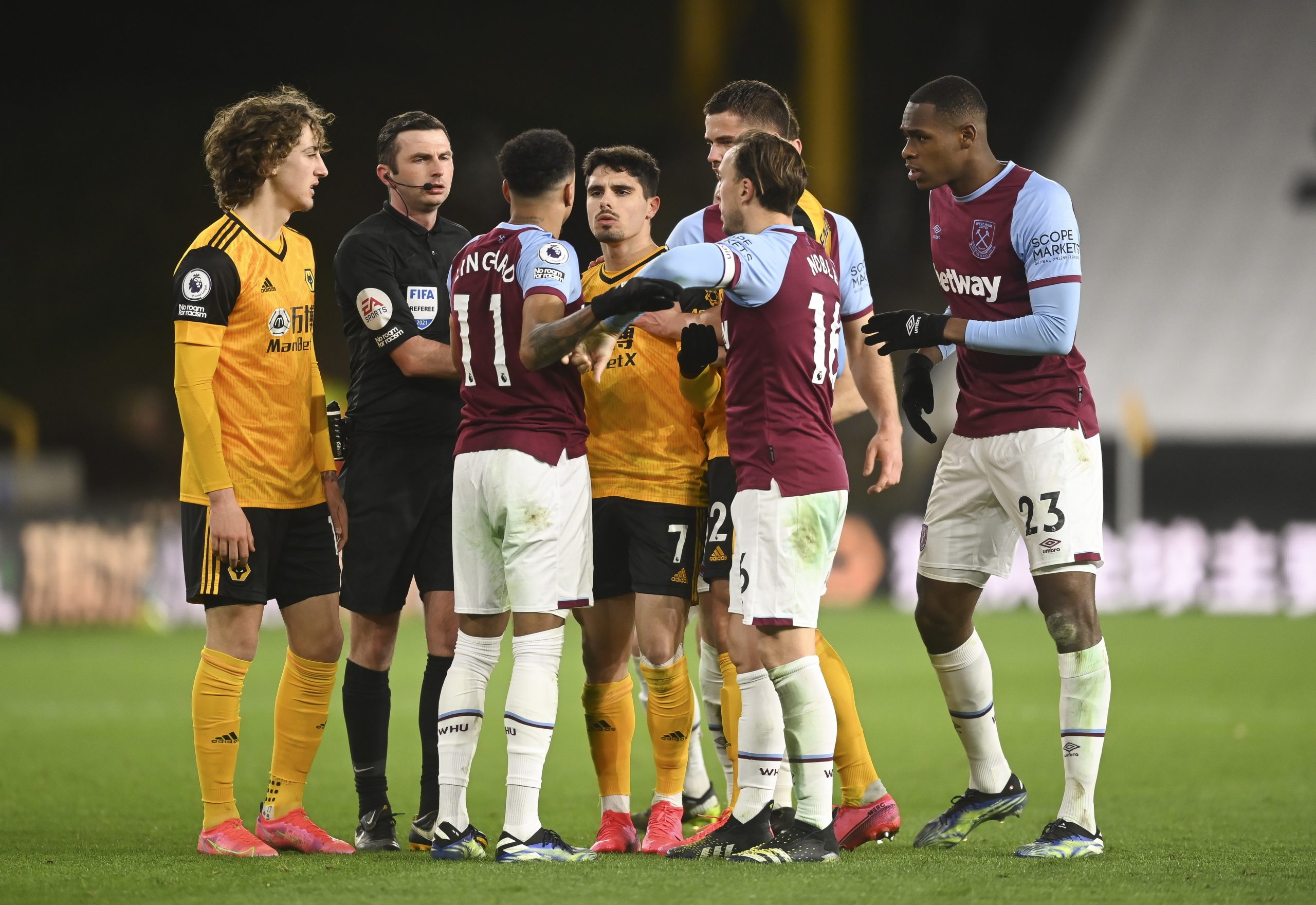 Wolverhampton, com cinco portugueses no ‘onze’ inicial, perde na receção ao West Ham