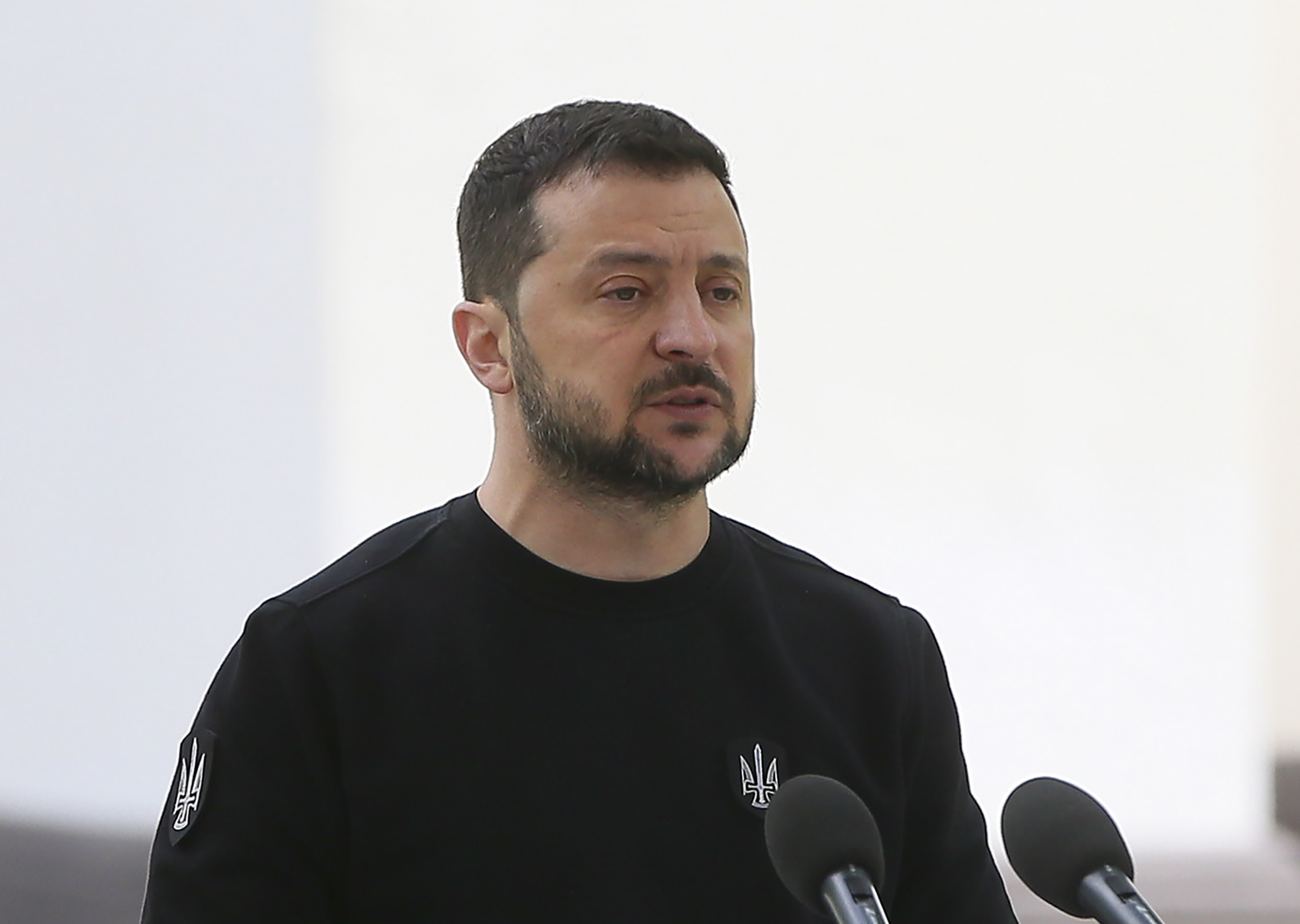 Zelensky discute possível cimeira com América Latina com assessor de Lula da Silva