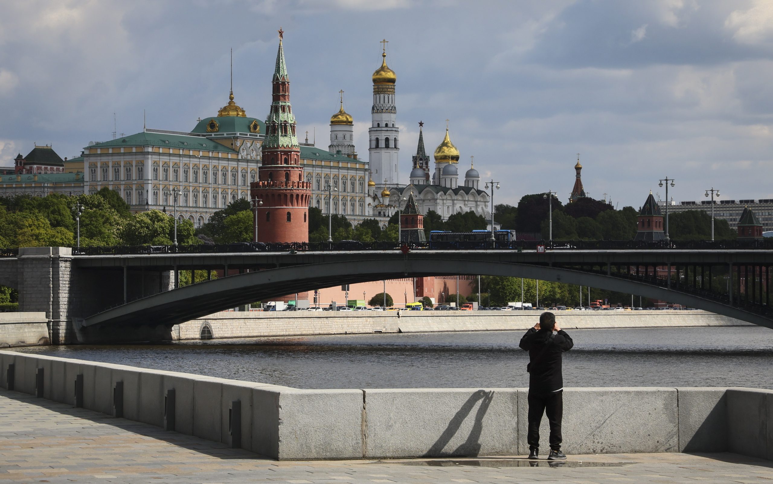 Moscovo já admite encontro entre Putin e Zelensky depois de estabelecidos acordos