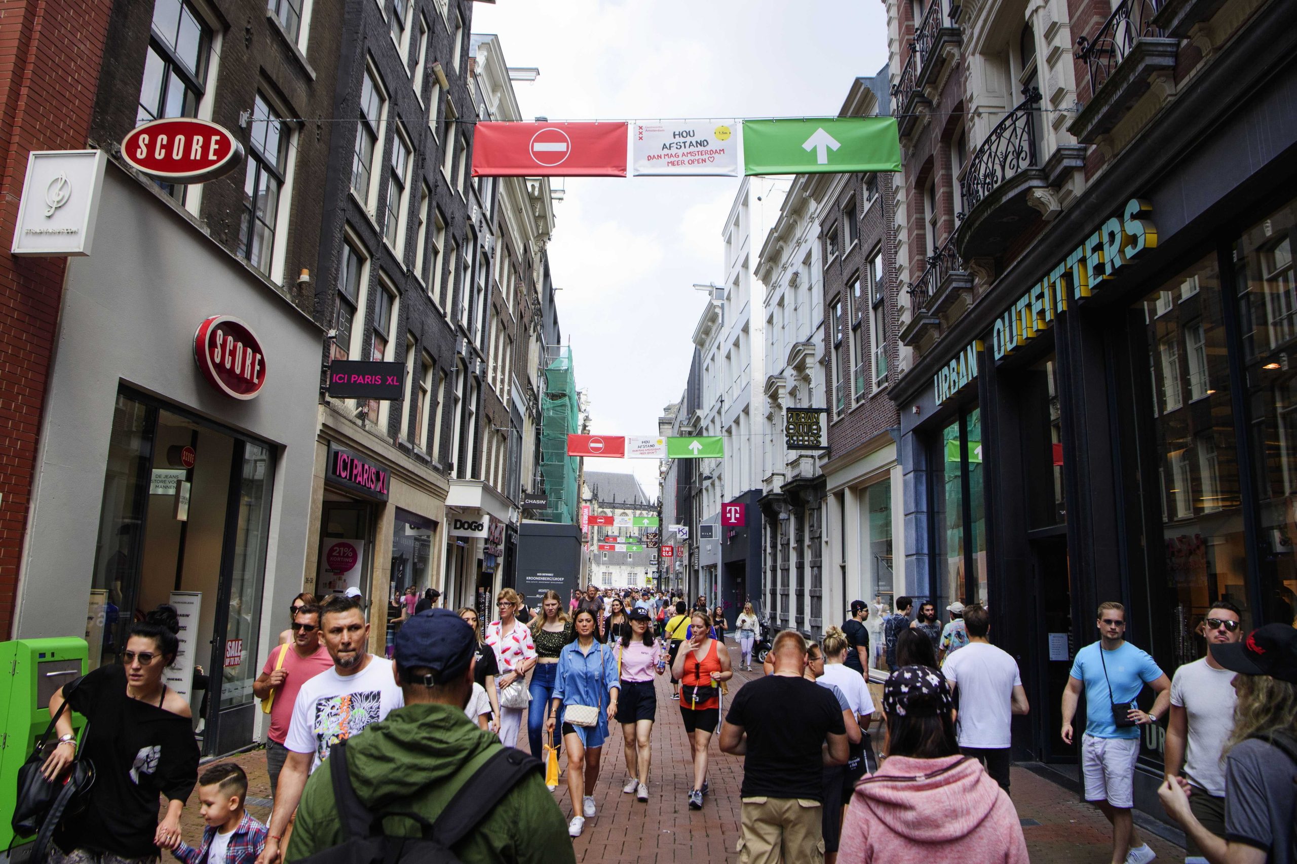Amesterdão fecha “apinhado” Red Light District, dedicado a atividades sexuais