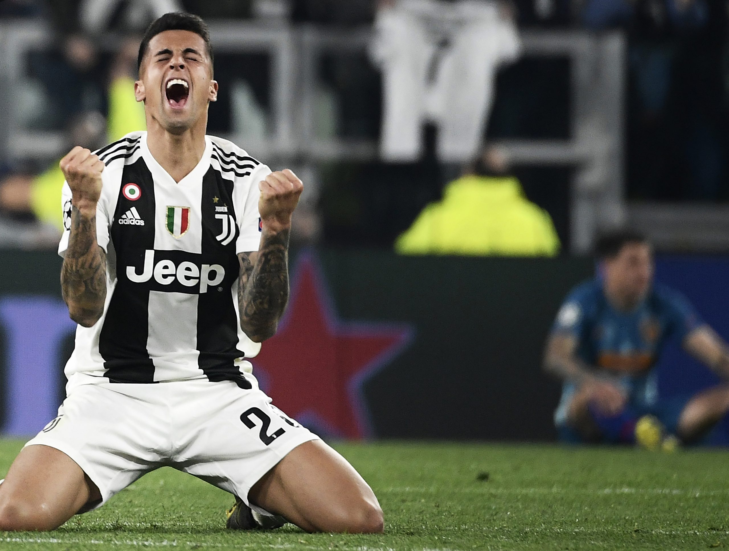 João Cancelo assina pelo City até 2025 e Danilo segue para a Juventus