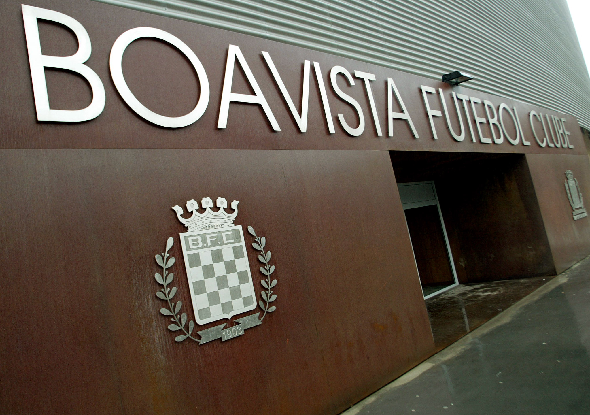 Buscas no Boavista FC. Seis arguidos e 10 milhões em lucros ilícitos sob investigação