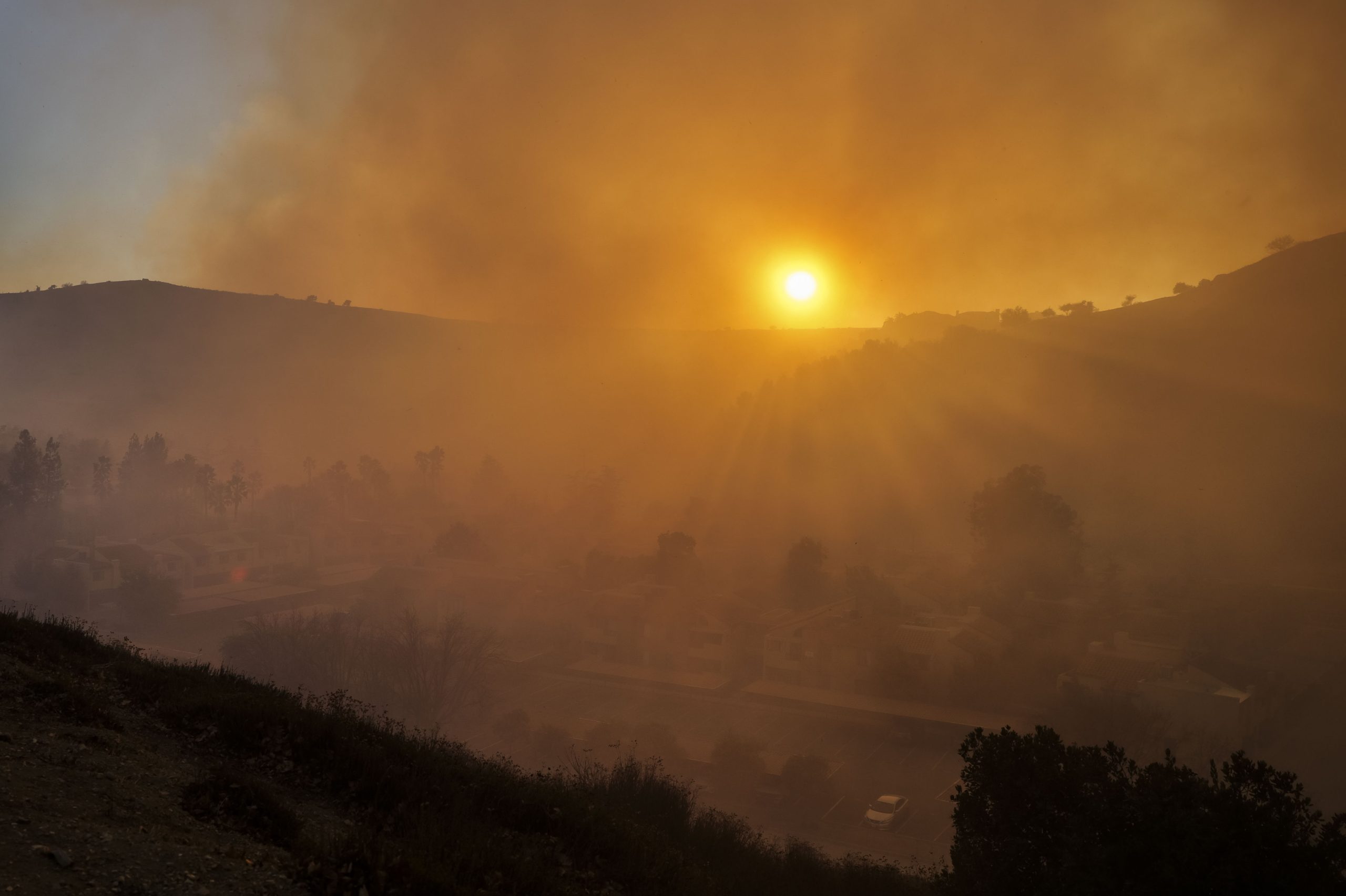 Mensagem de evacuação enviada por engano a todos os residentes de Los Angeles. Há um novo incêndio a norte