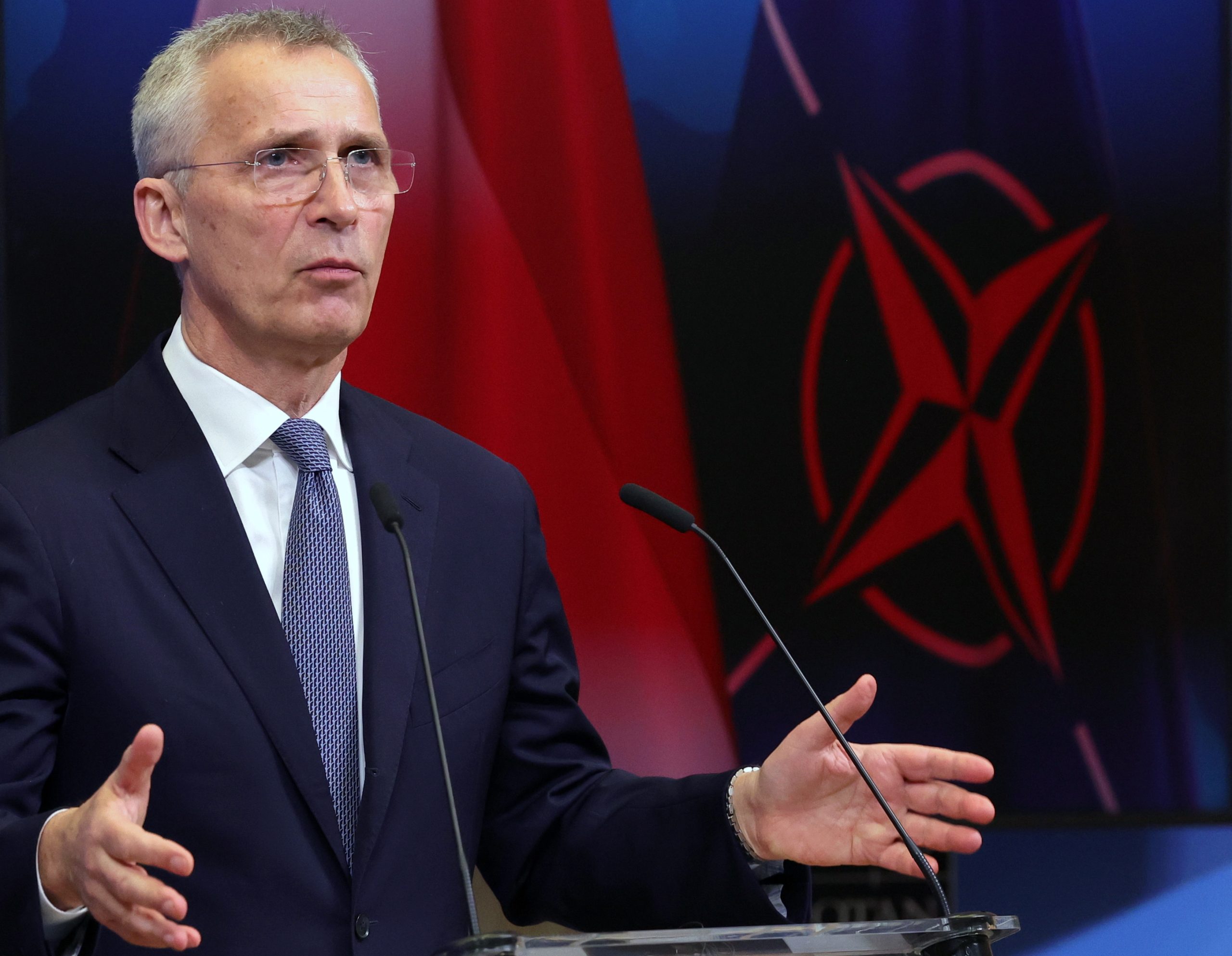 Líder da NATO defende plano plurianual para adesão da Ucrânia