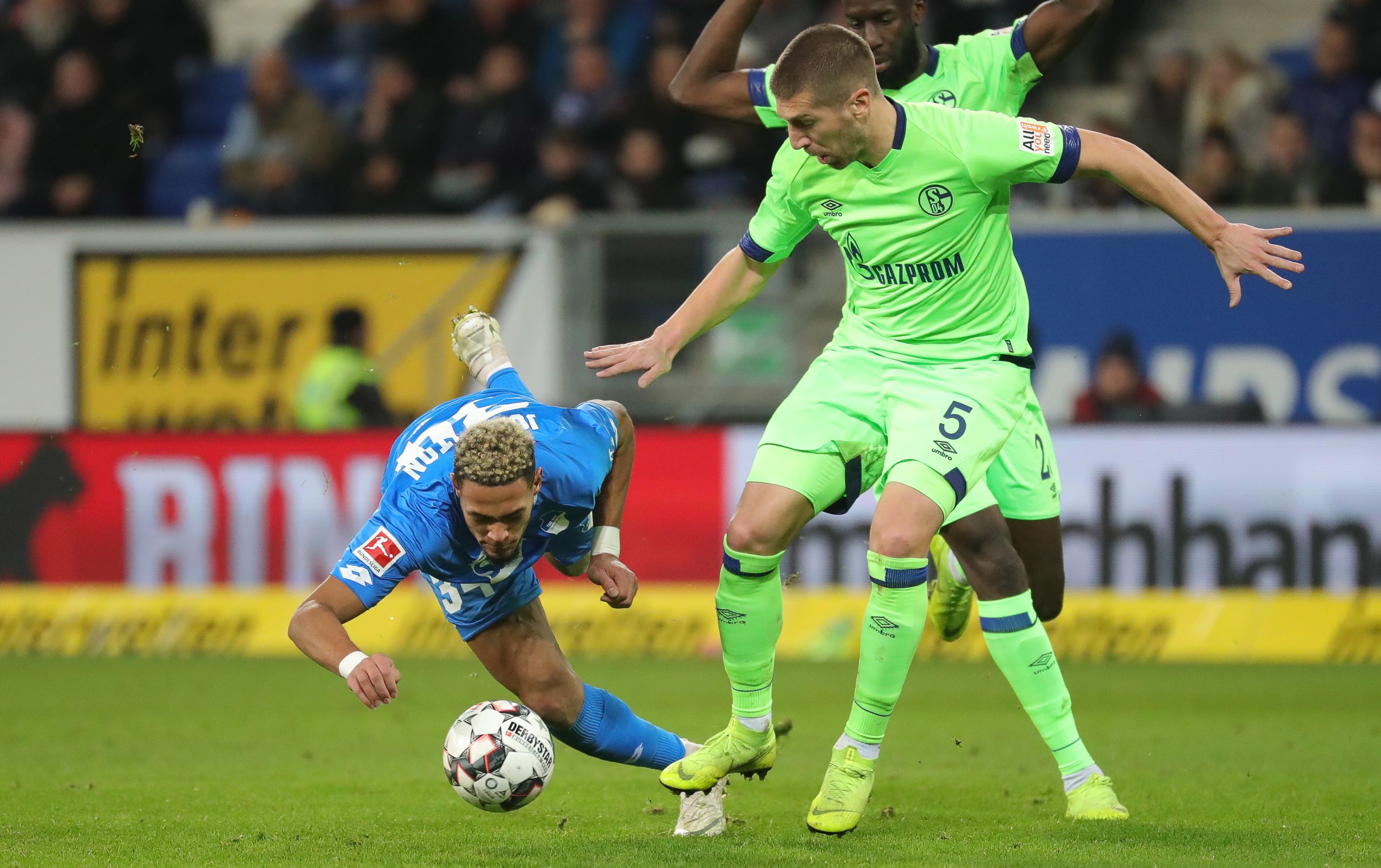 Schalke 04 empata para a liga alemã três dias depois da derrota no Dragão