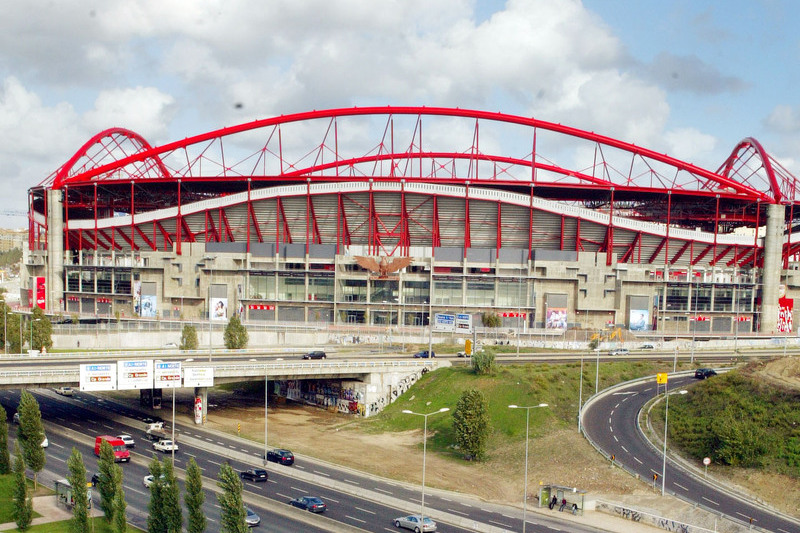 Atropelamento mortal junto ao Estádio da Luz. PSP investiga condutor em fuga, claques podem estar envolvidas