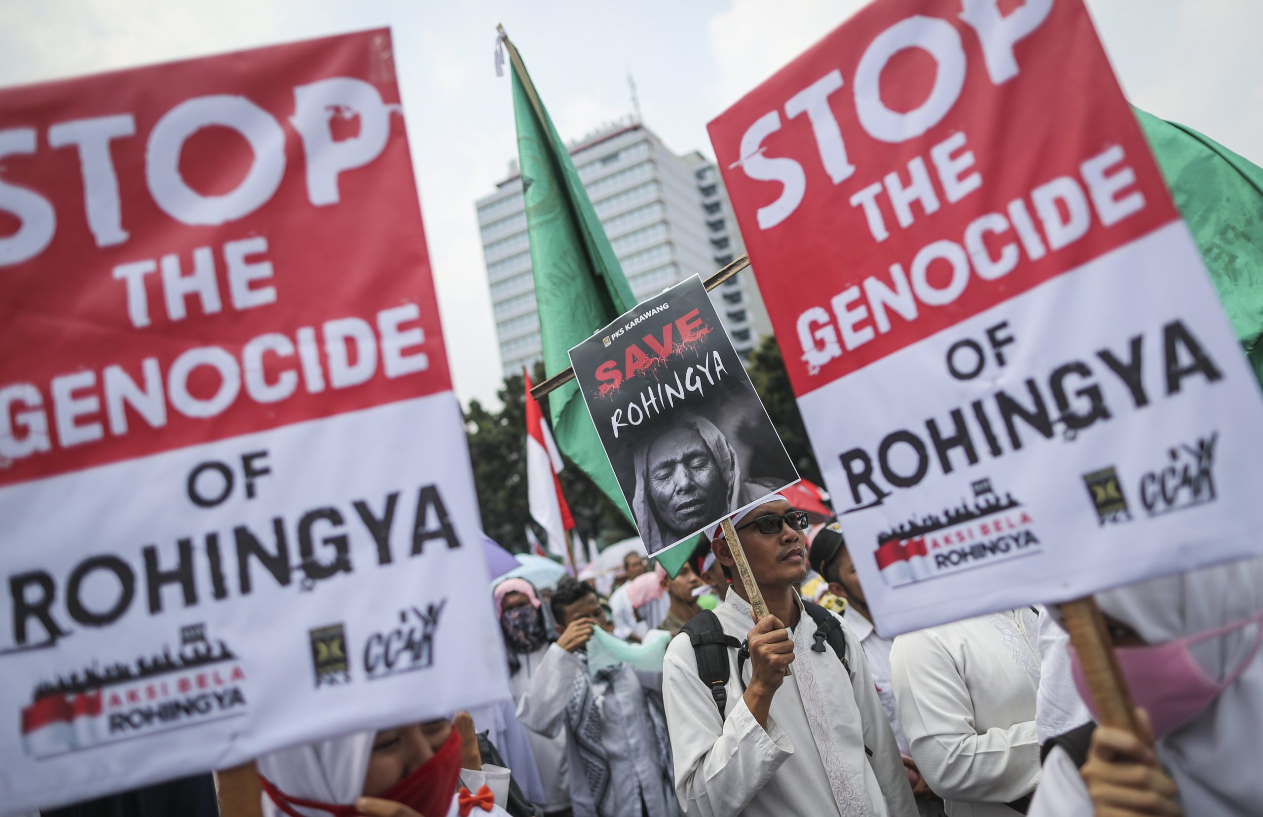 Mais de 400 mil rohingya já fugiram da Birmânia para o Bangladesh