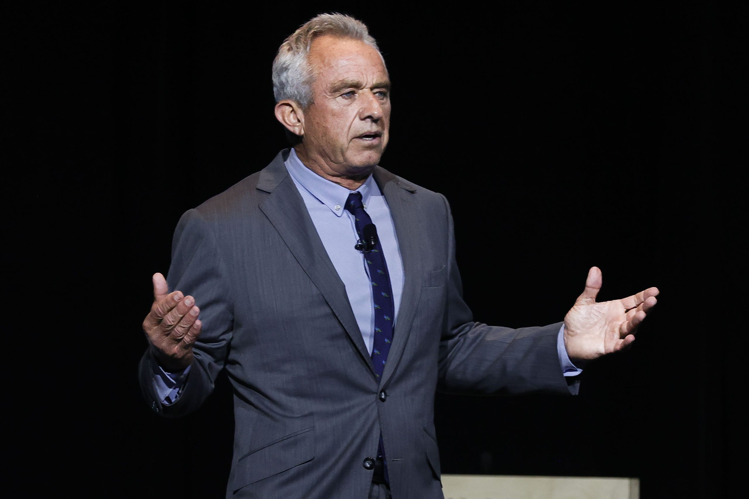 Robert F. Kennedy Jr. diz que Biden é o verdadeiro ‘spoiler’ e desafia-o a sair da corrida